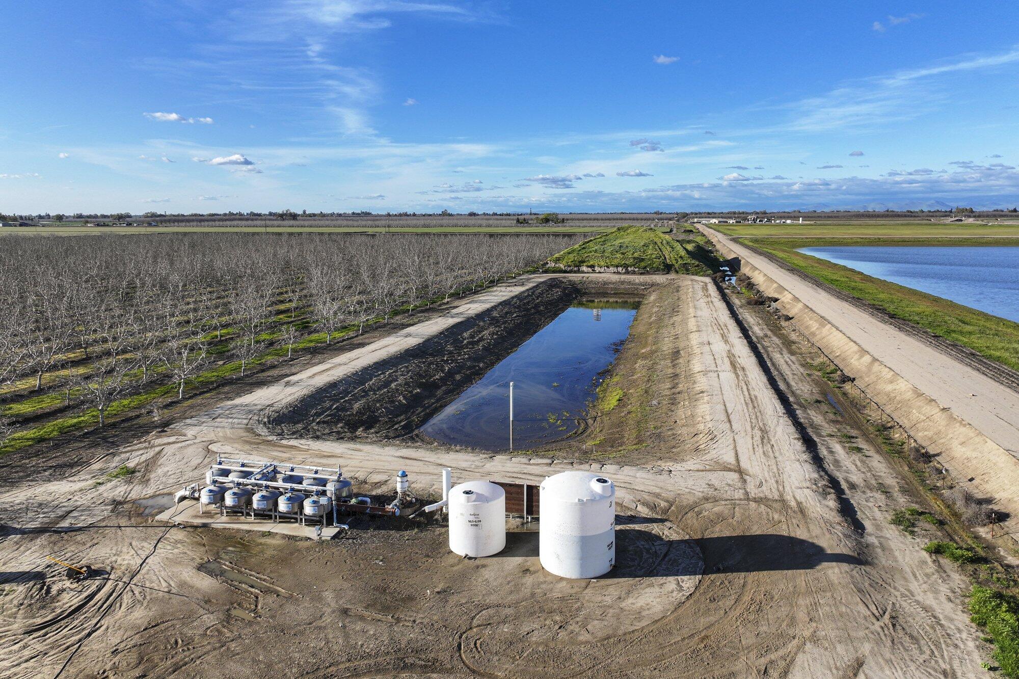 3012 N Oakmore Rd, Tulare, CA 93274