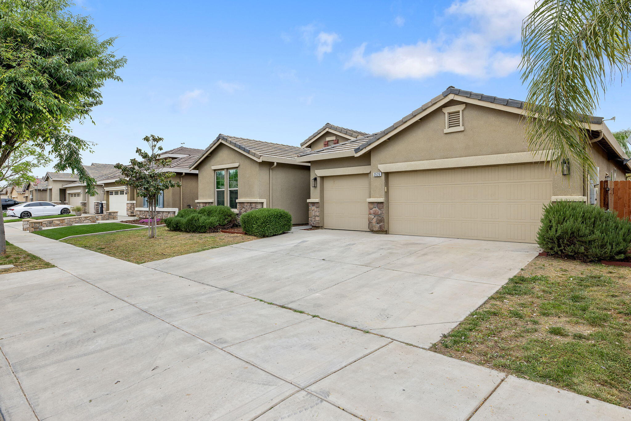 3526 W Buena Vista Ave, Visalia, CA 93291