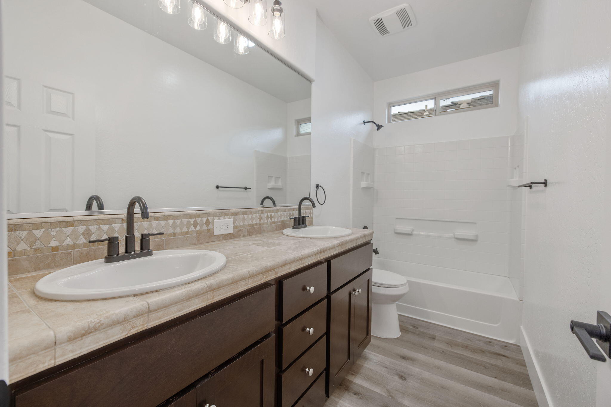 3526 W Buena Vista Ave, Visalia, CA 93291