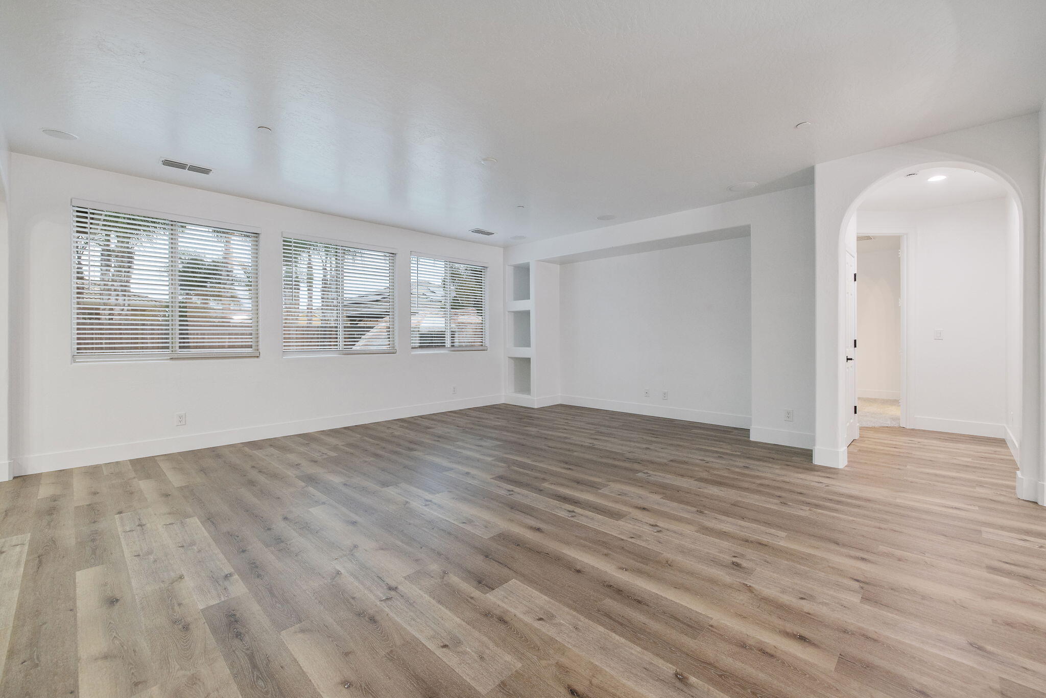 3526 W Buena Vista Ave, Visalia, CA 93291