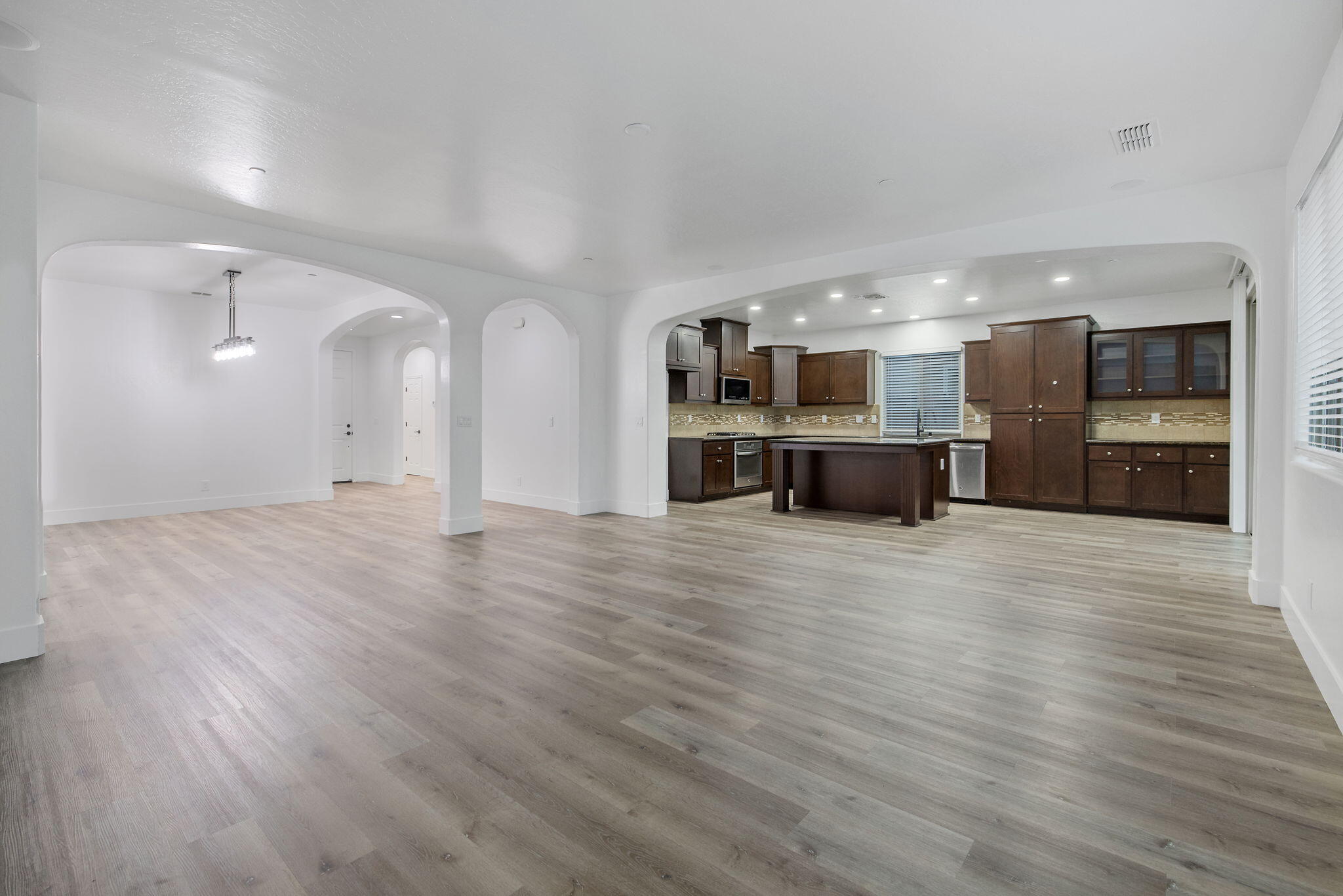 3526 W Buena Vista Ave, Visalia, CA 93291