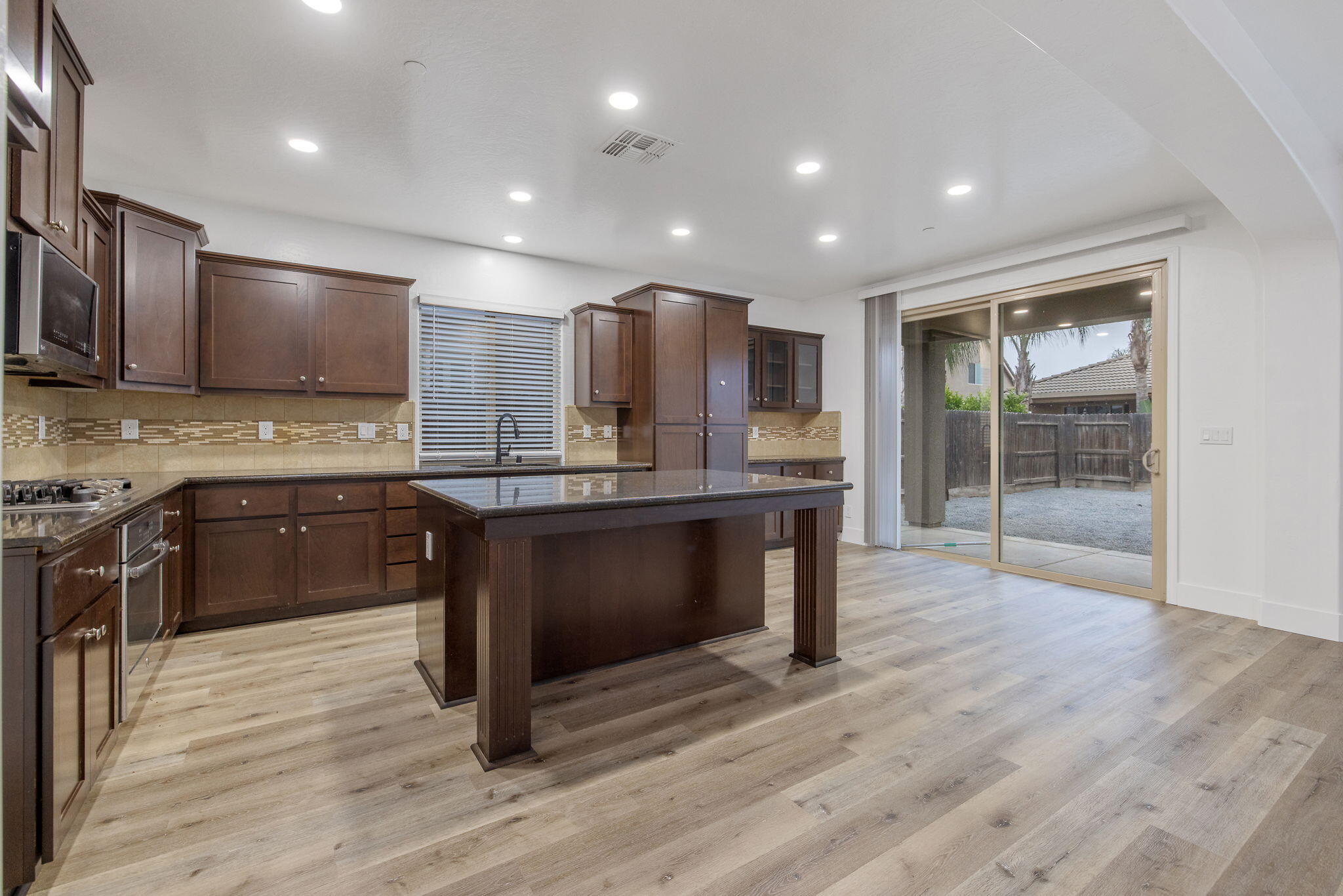 3526 W Buena Vista Ave, Visalia, CA 93291