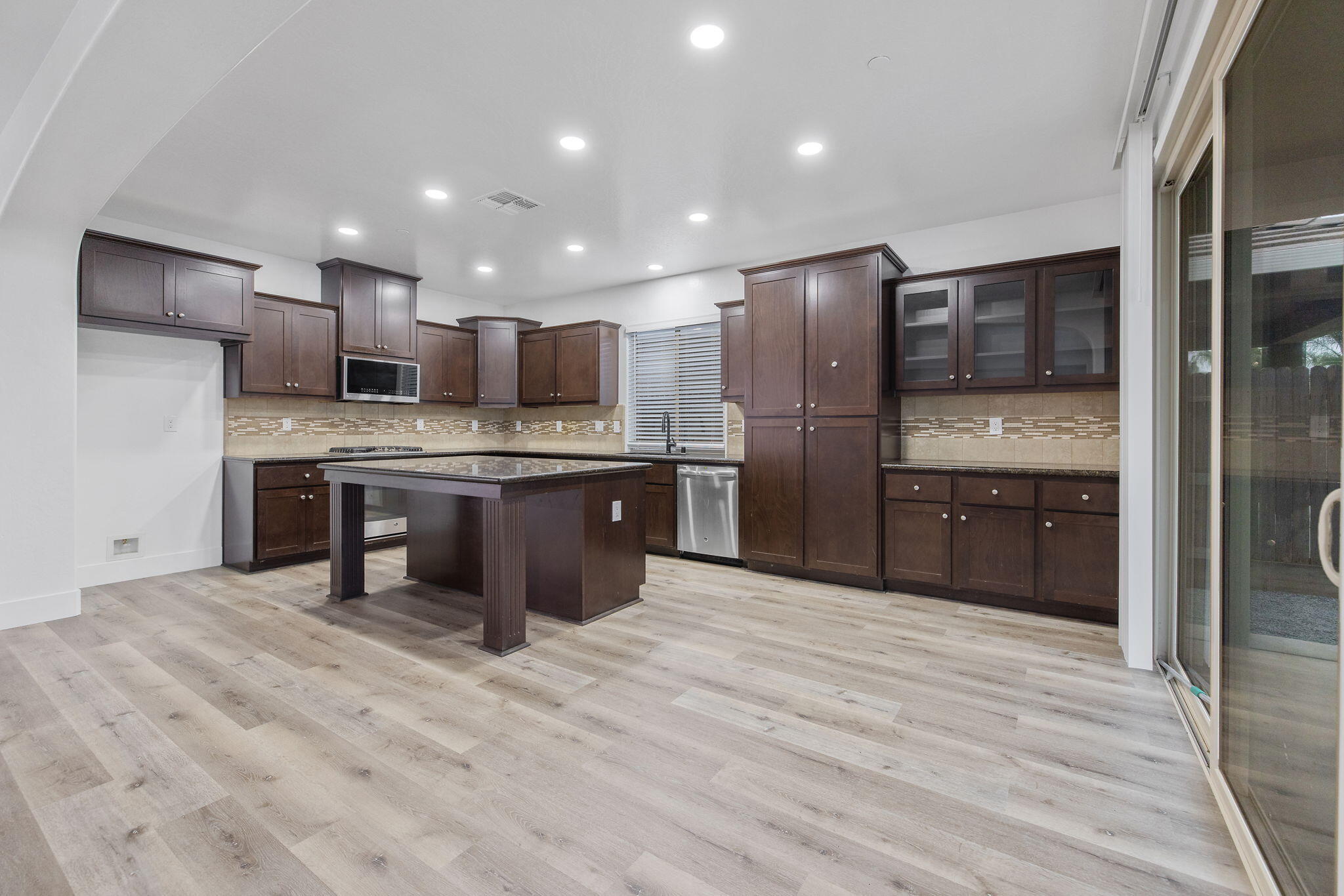 3526 W Buena Vista Ave, Visalia, CA 93291