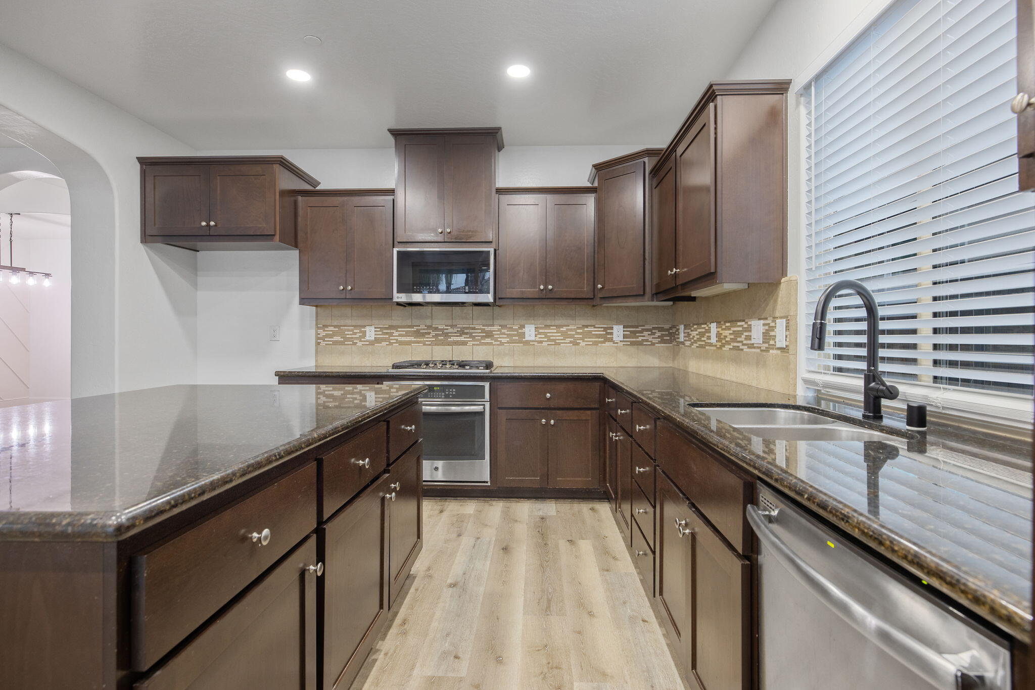 3526 W Buena Vista Ave, Visalia, CA 93291