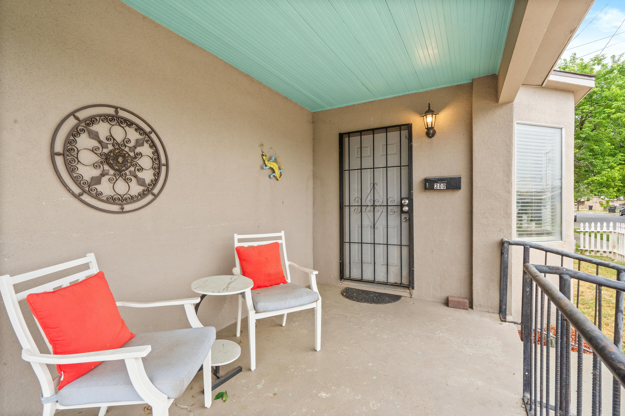 300 E Ivy St, Hanford, CA 93230