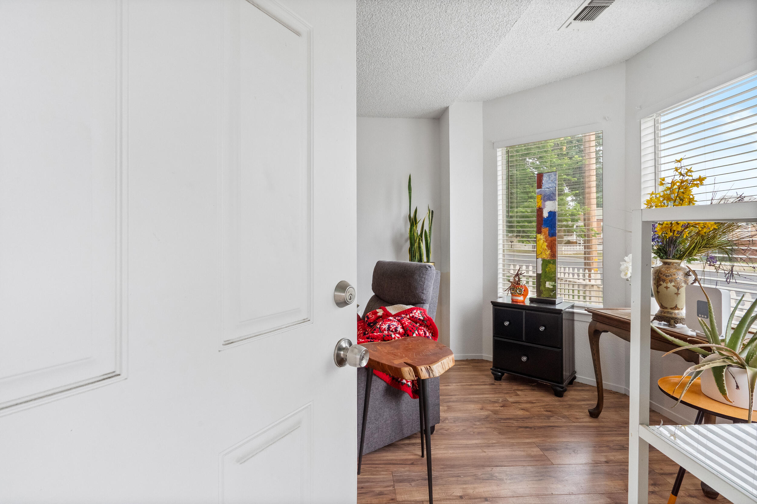 300 E Ivy St, Hanford, CA 93230