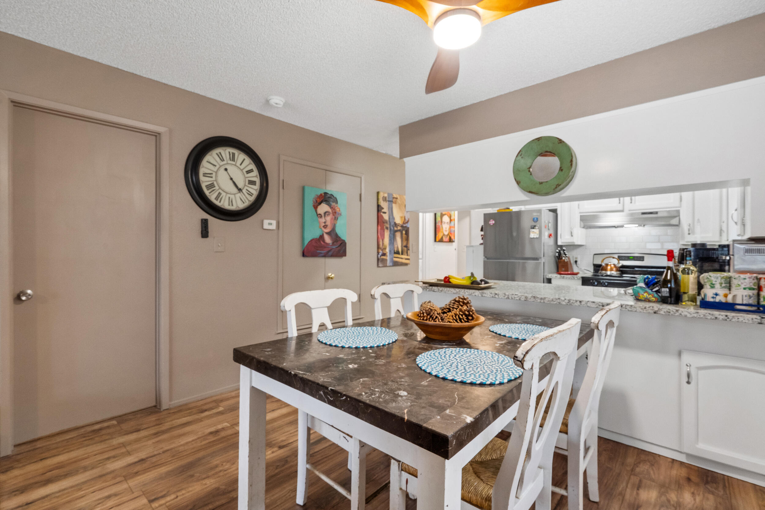 300 E Ivy St, Hanford, CA 93230