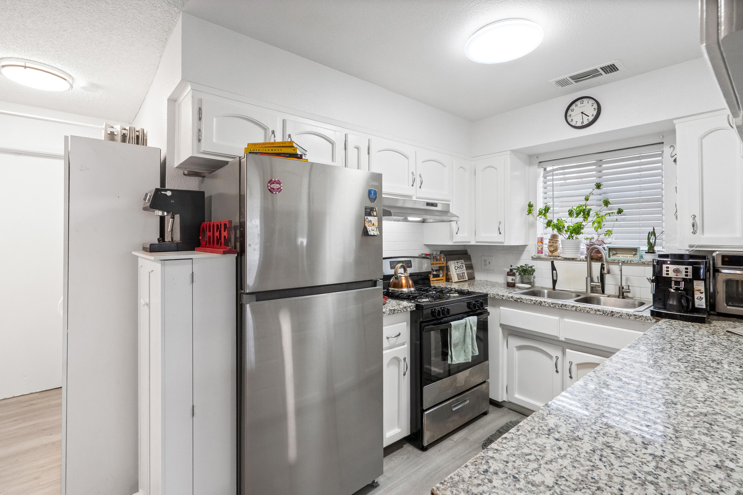 300 E Ivy St, Hanford, CA 93230