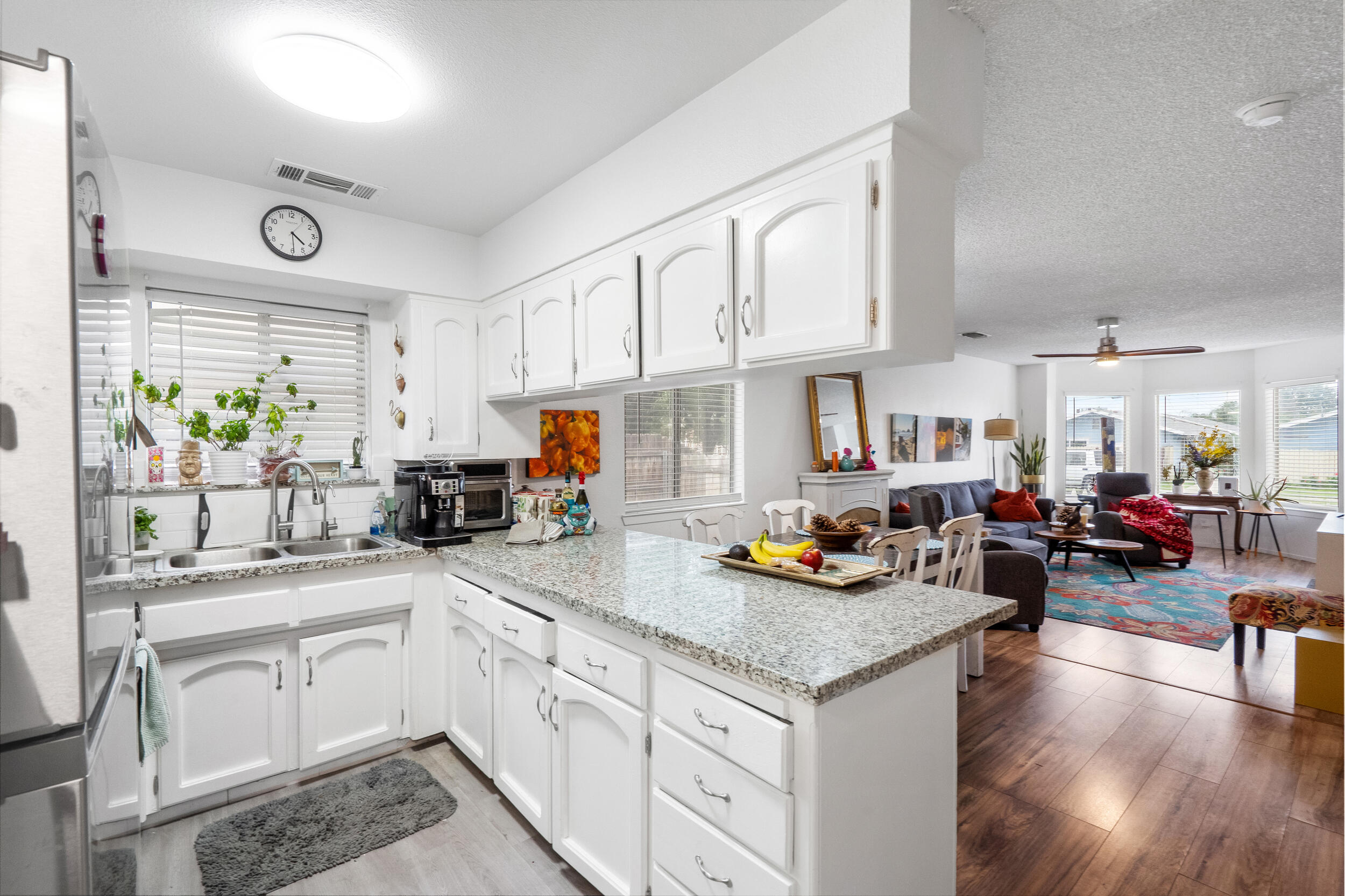 300 E Ivy St, Hanford, CA 93230