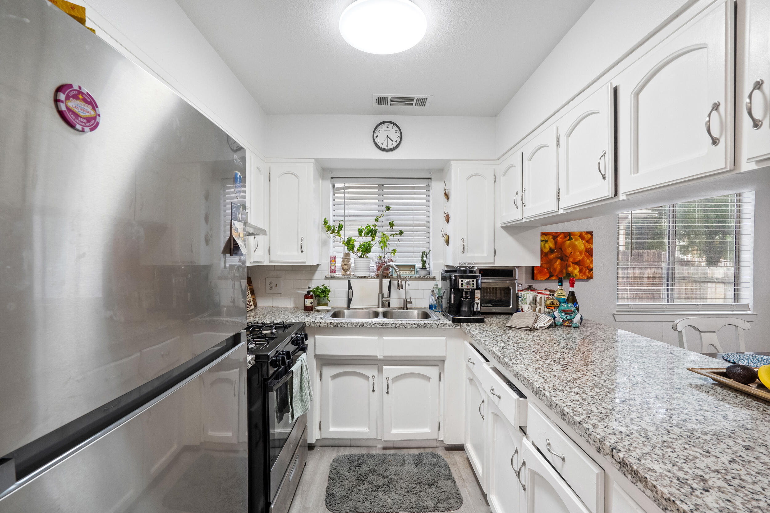 300 E Ivy St, Hanford, CA 93230