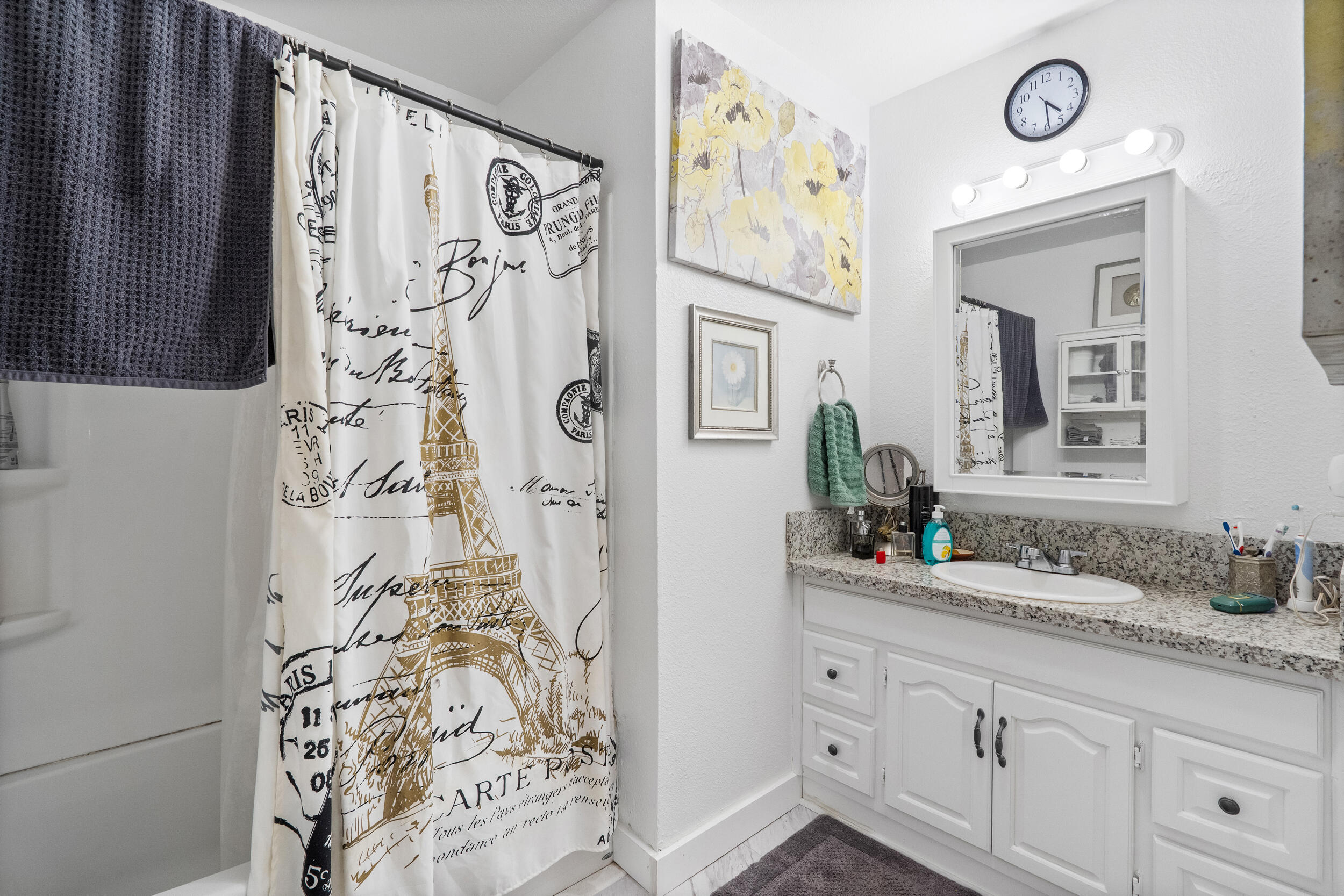 300 E Ivy St, Hanford, CA 93230