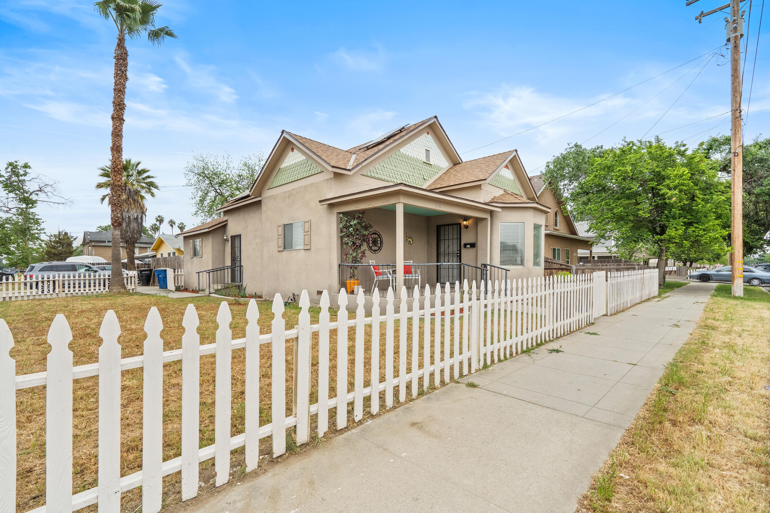 300 E Ivy St, Hanford, CA 93230