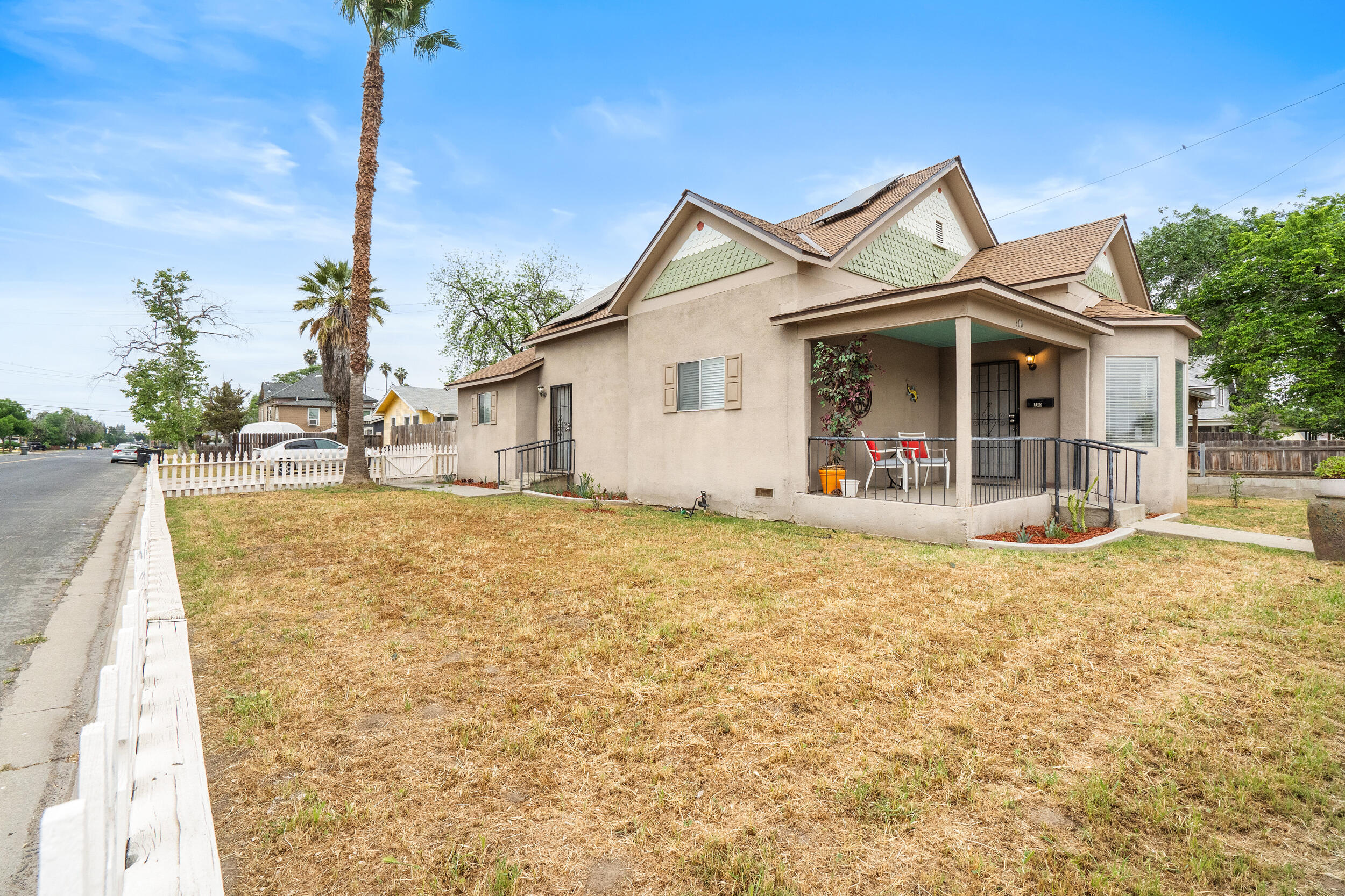 300 E Ivy St, Hanford, CA 93230