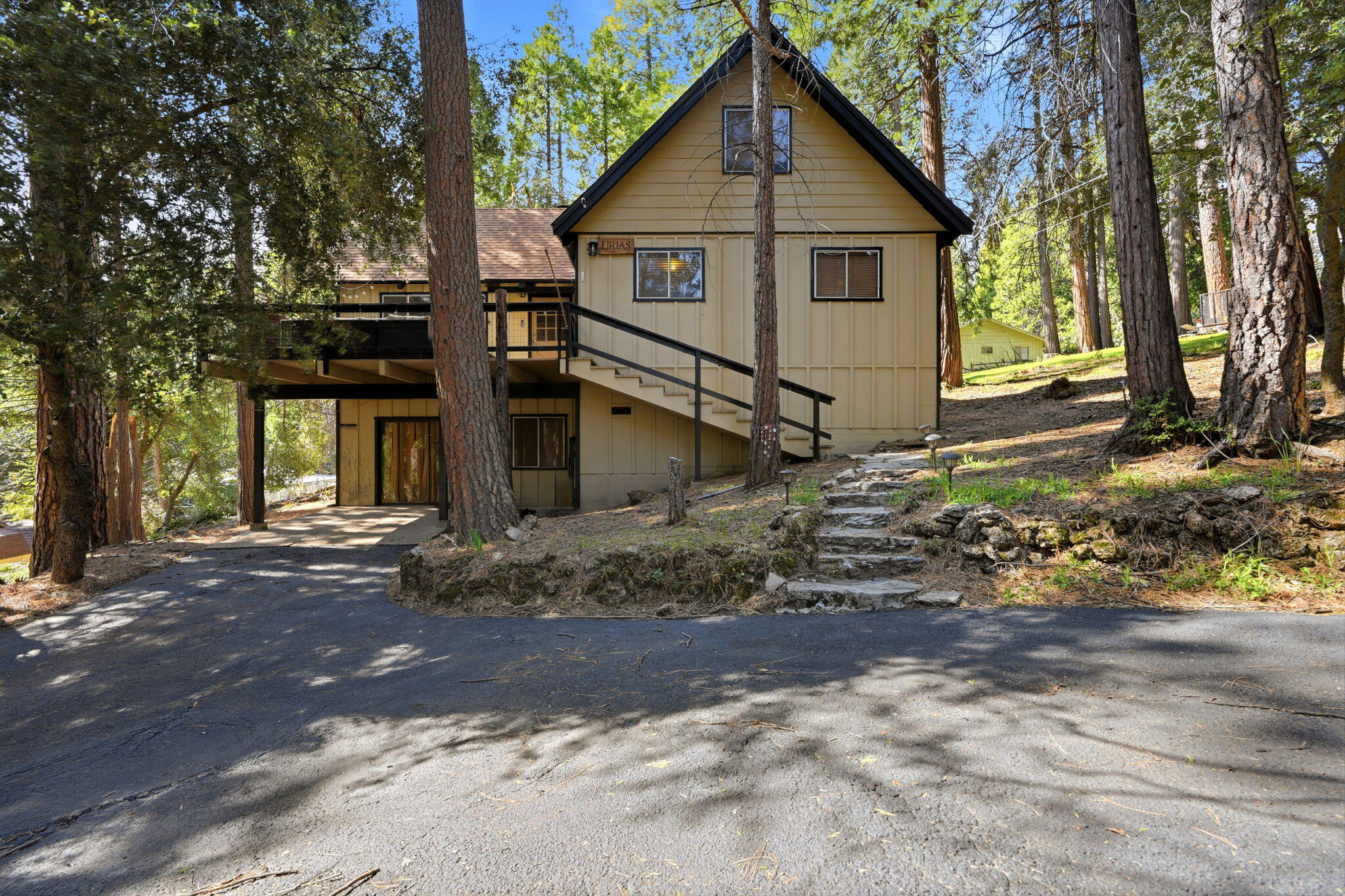 1833 James Dr, Springville, CA 93265