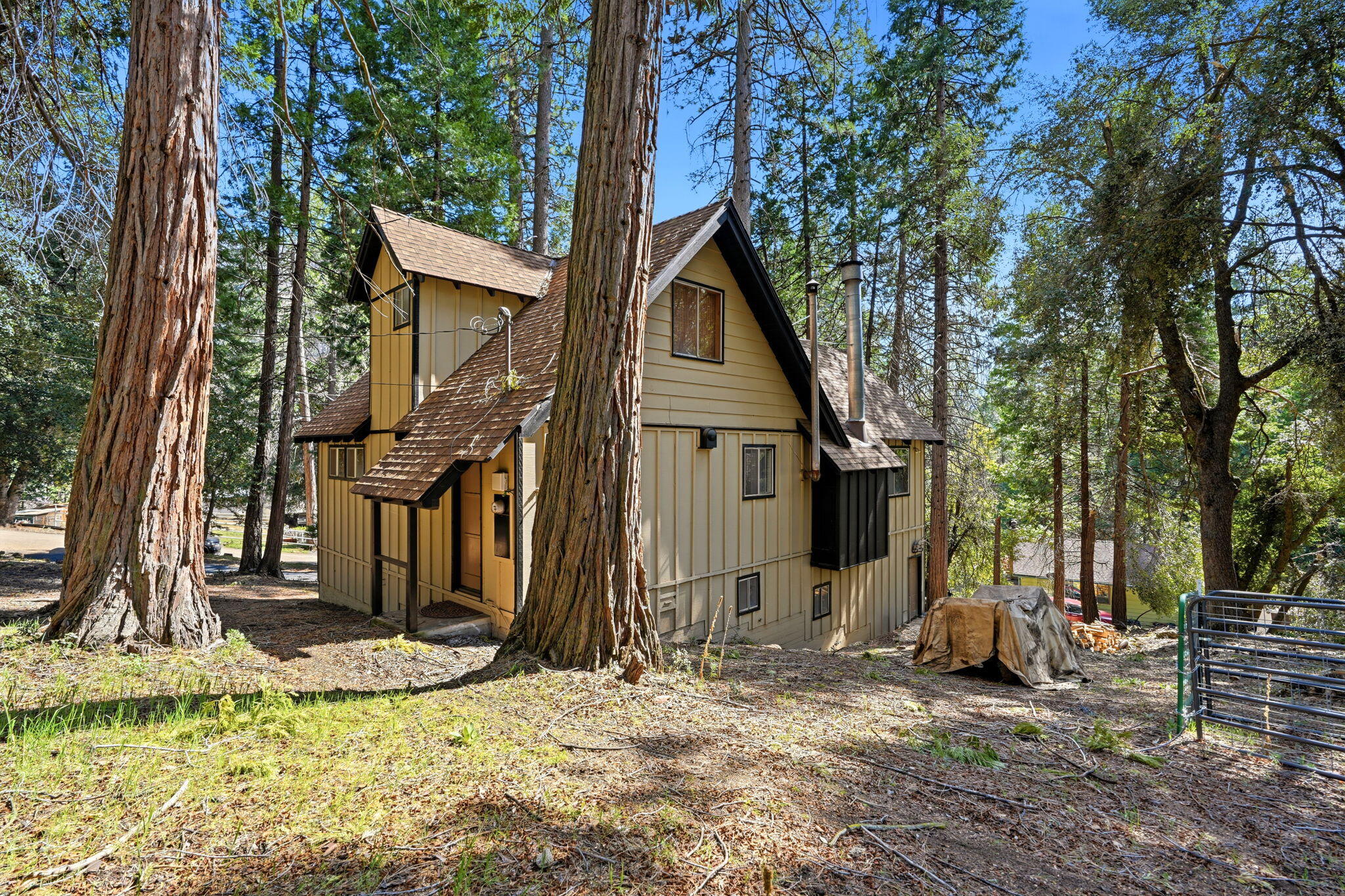 1833 James Dr, Springville, CA 93265