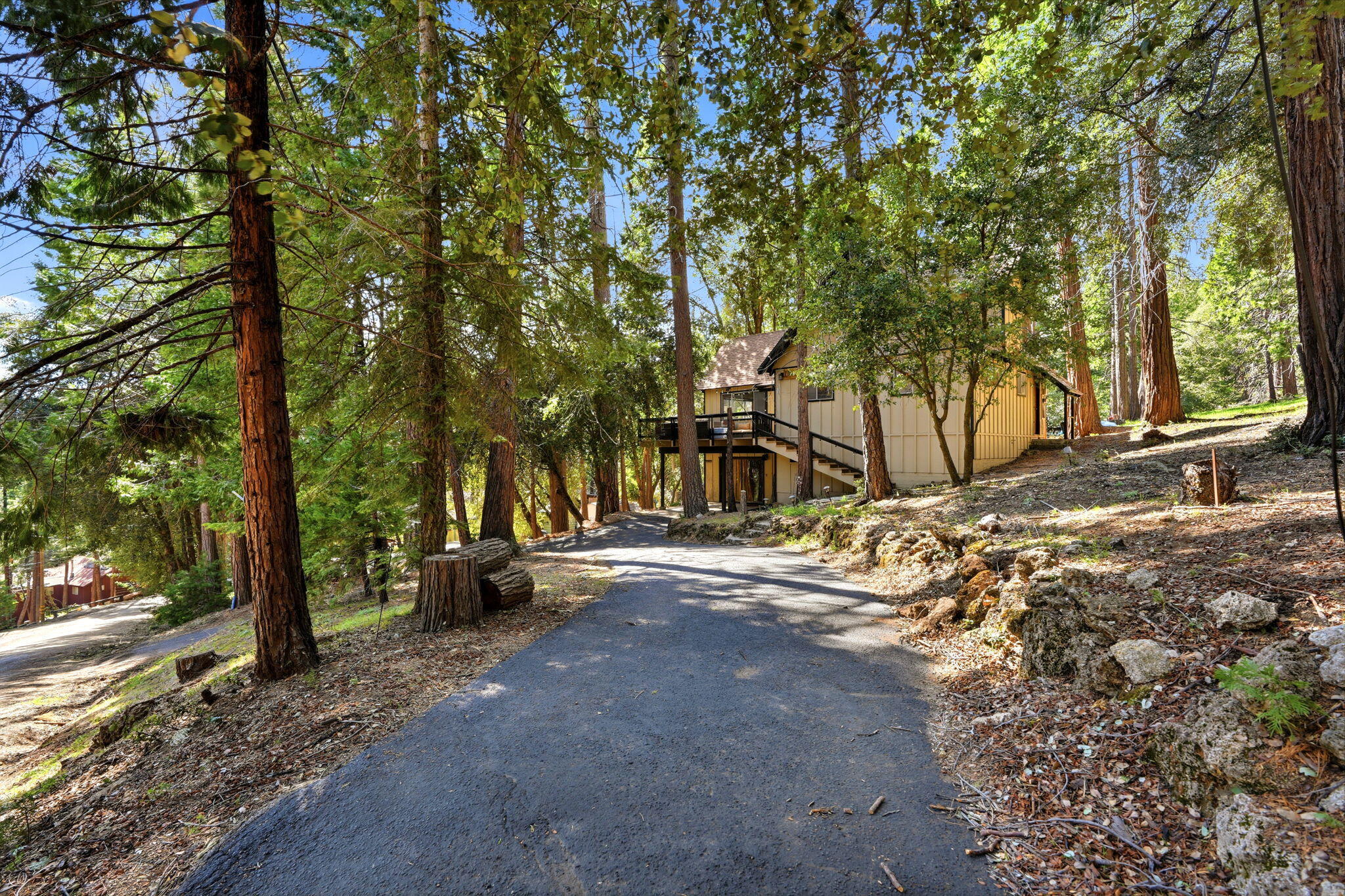 1833 James Dr, Springville, CA 93265