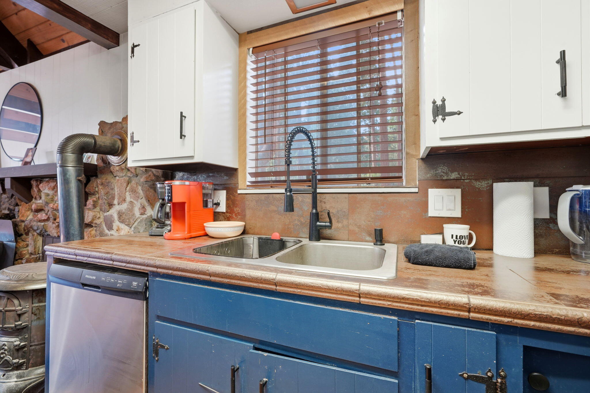 1833 James Dr, Springville, CA 93265