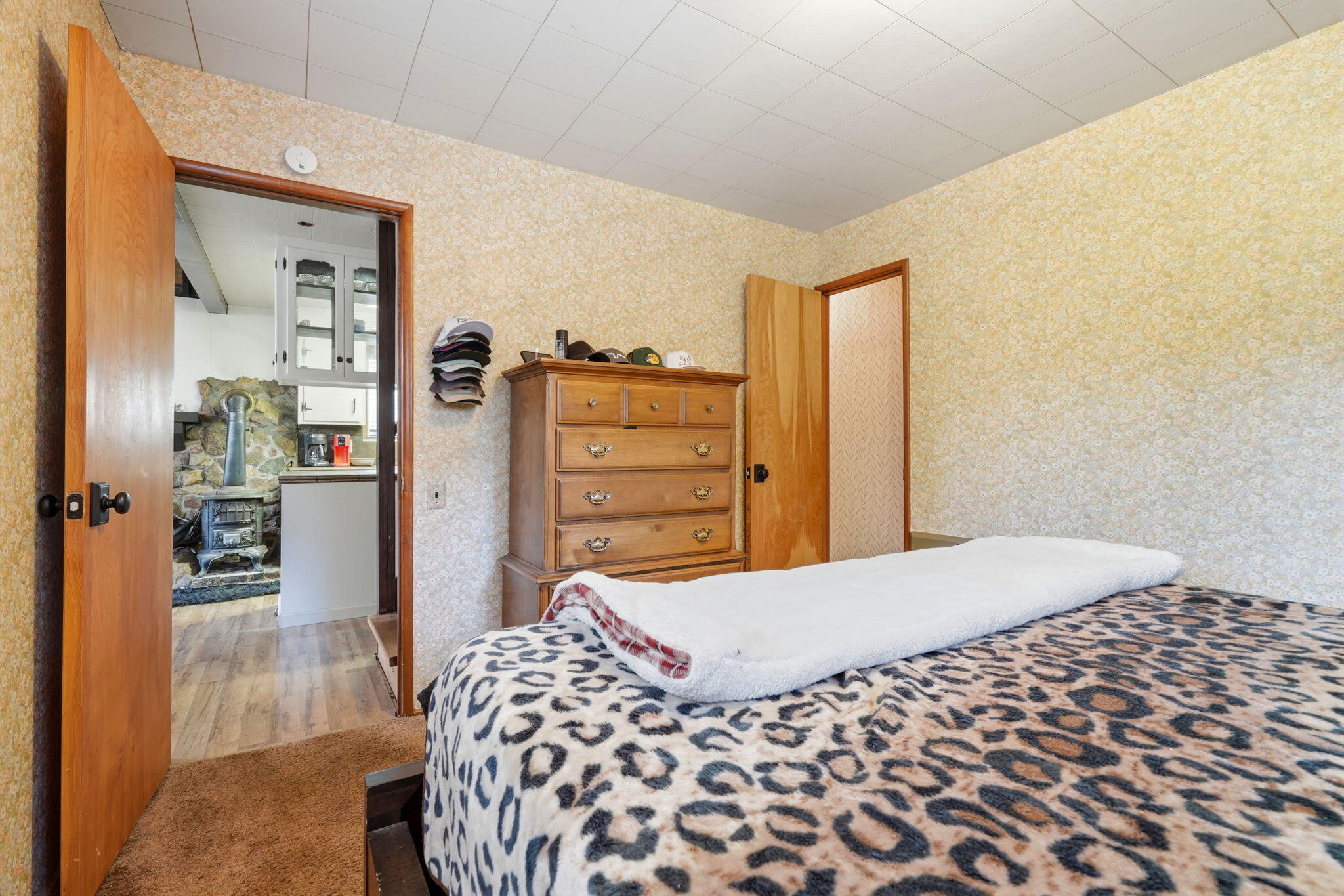 1833 James Dr, Springville, CA 93265