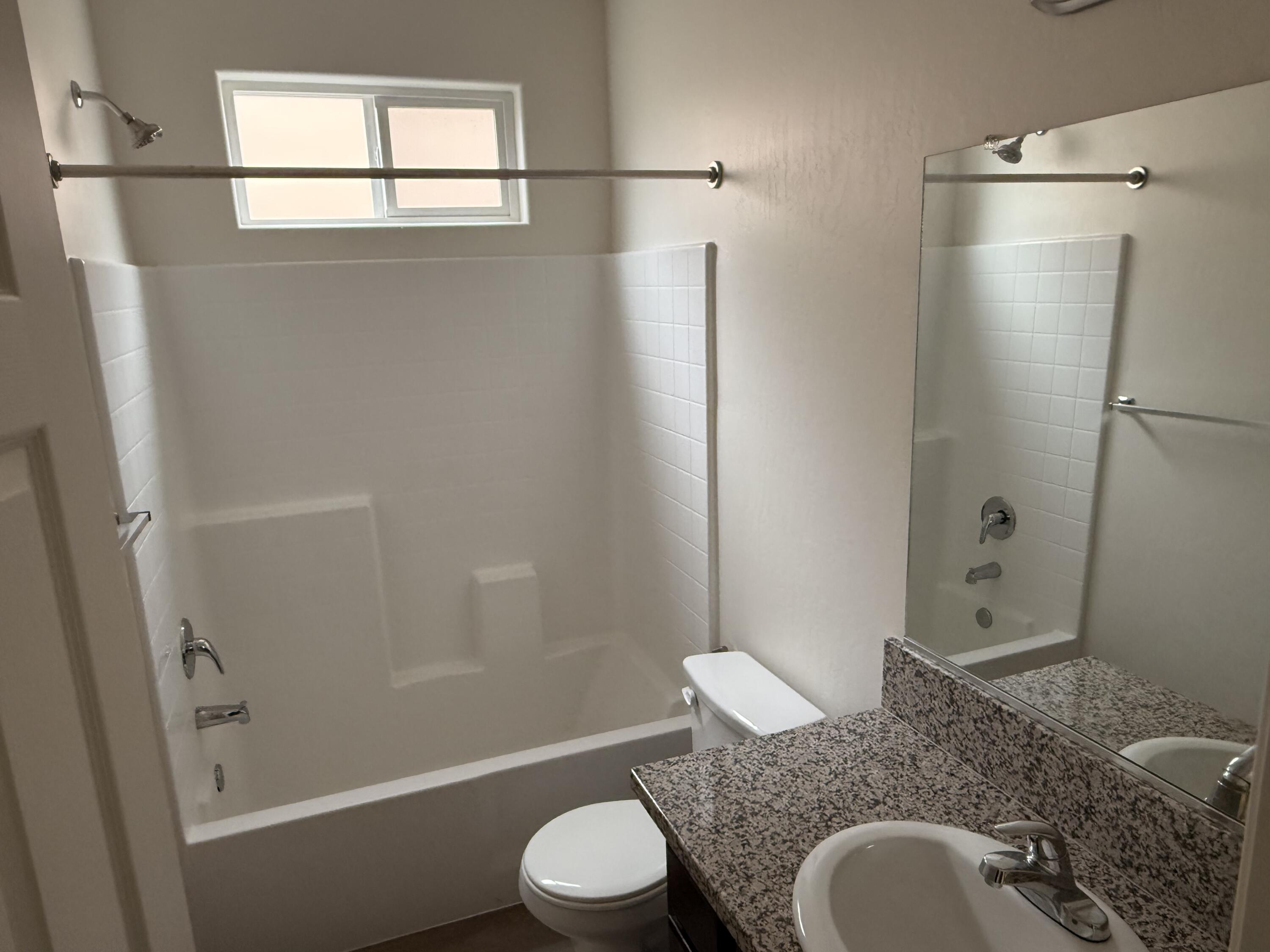 682 W Pin Oak Ave, Porterville, CA 93257