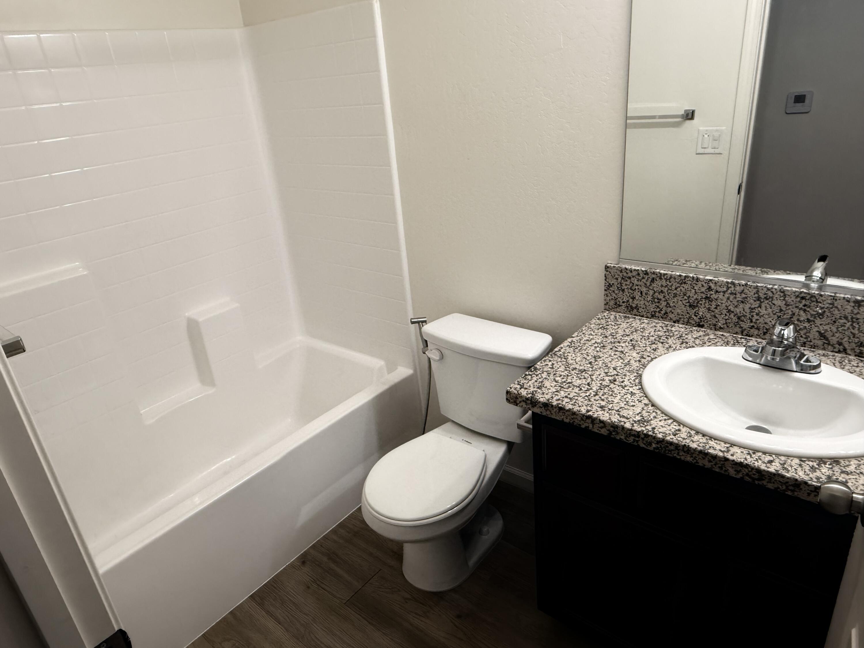 682 W Pin Oak Ave, Porterville, CA 93257