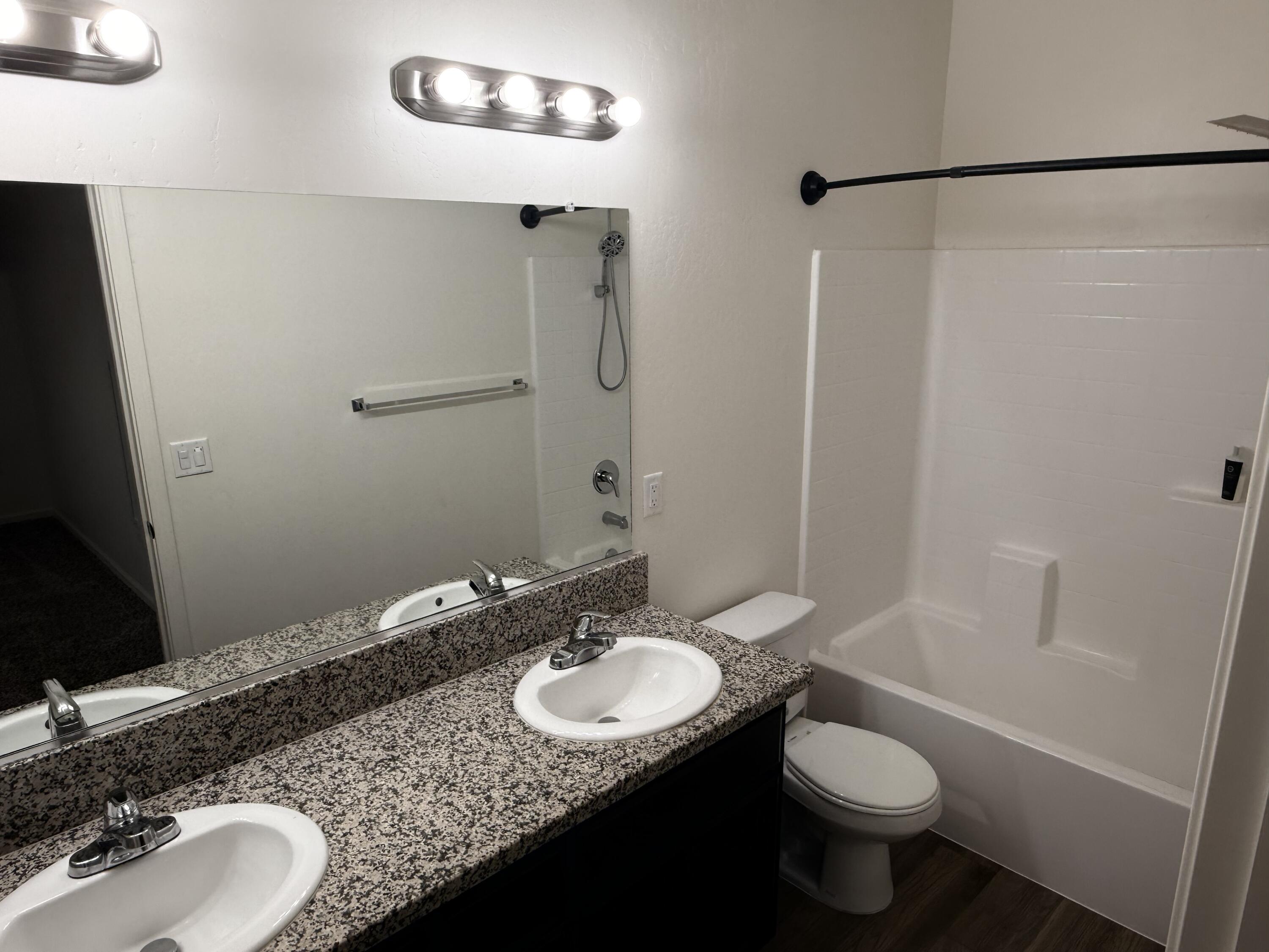 682 W Pin Oak Ave, Porterville, CA 93257