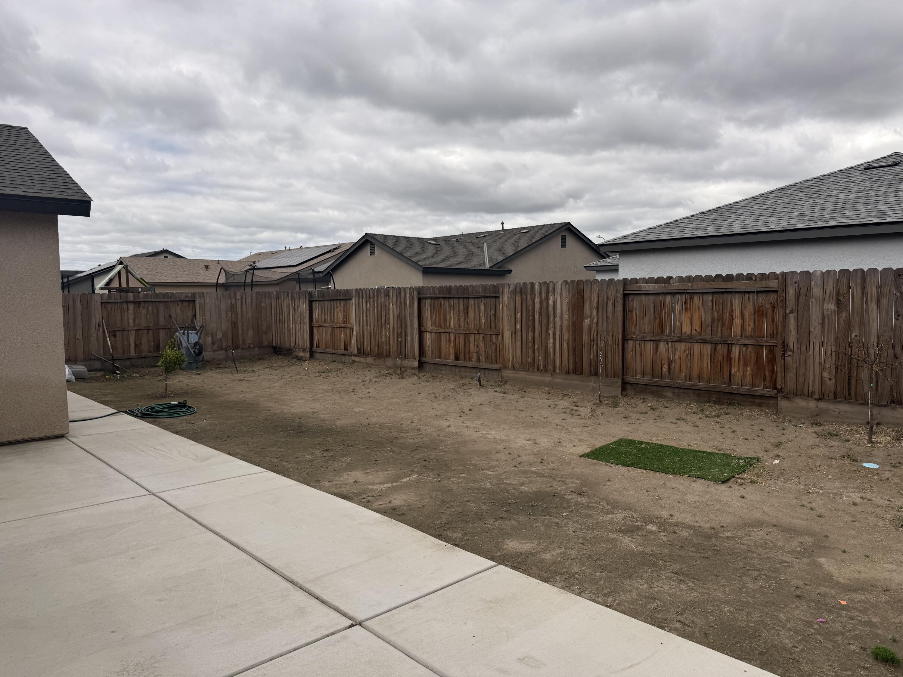 682 W Pin Oak Ave, Porterville, CA 93257