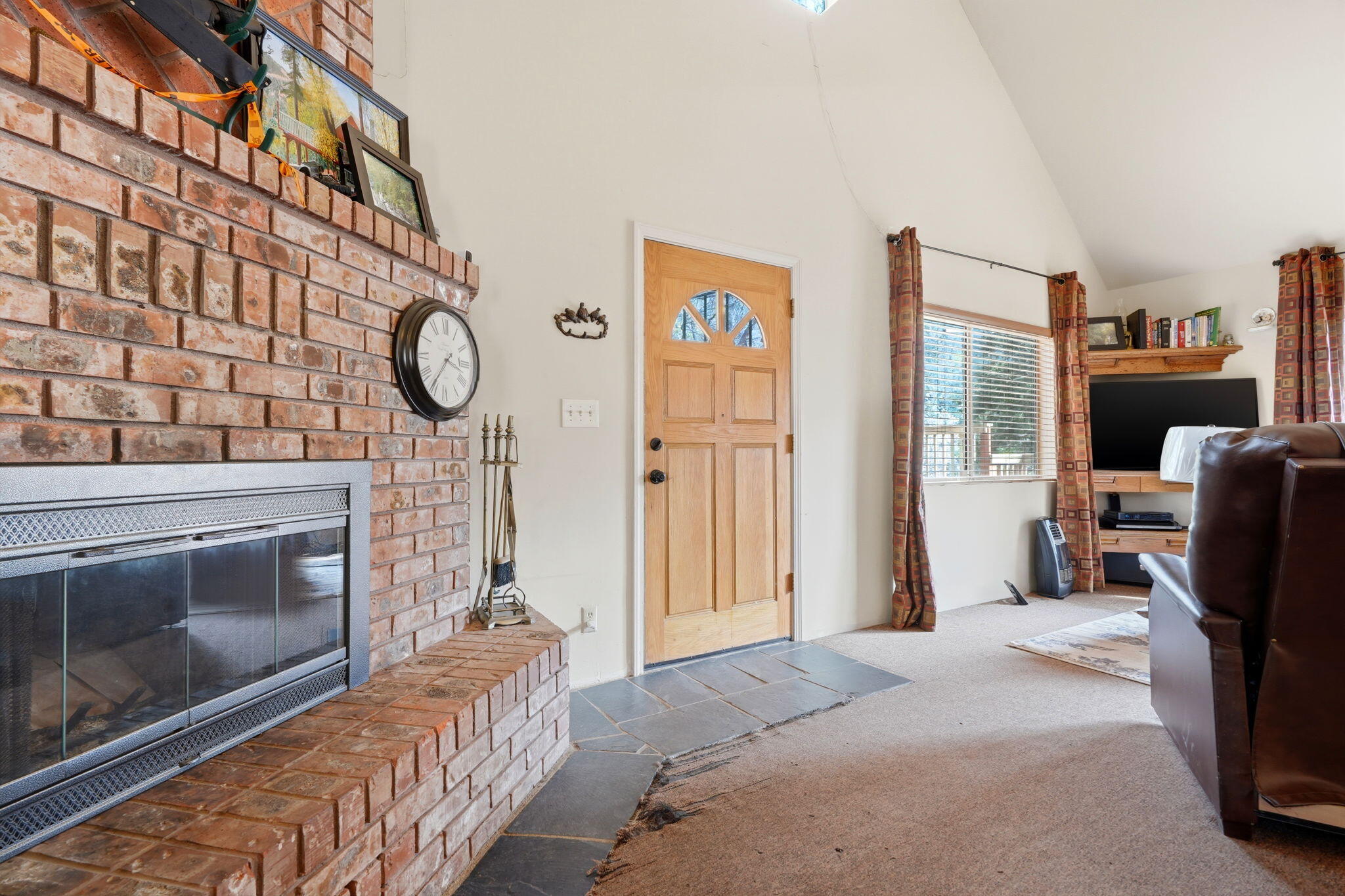 1900 Flynn Dr, Springville, CA 93265