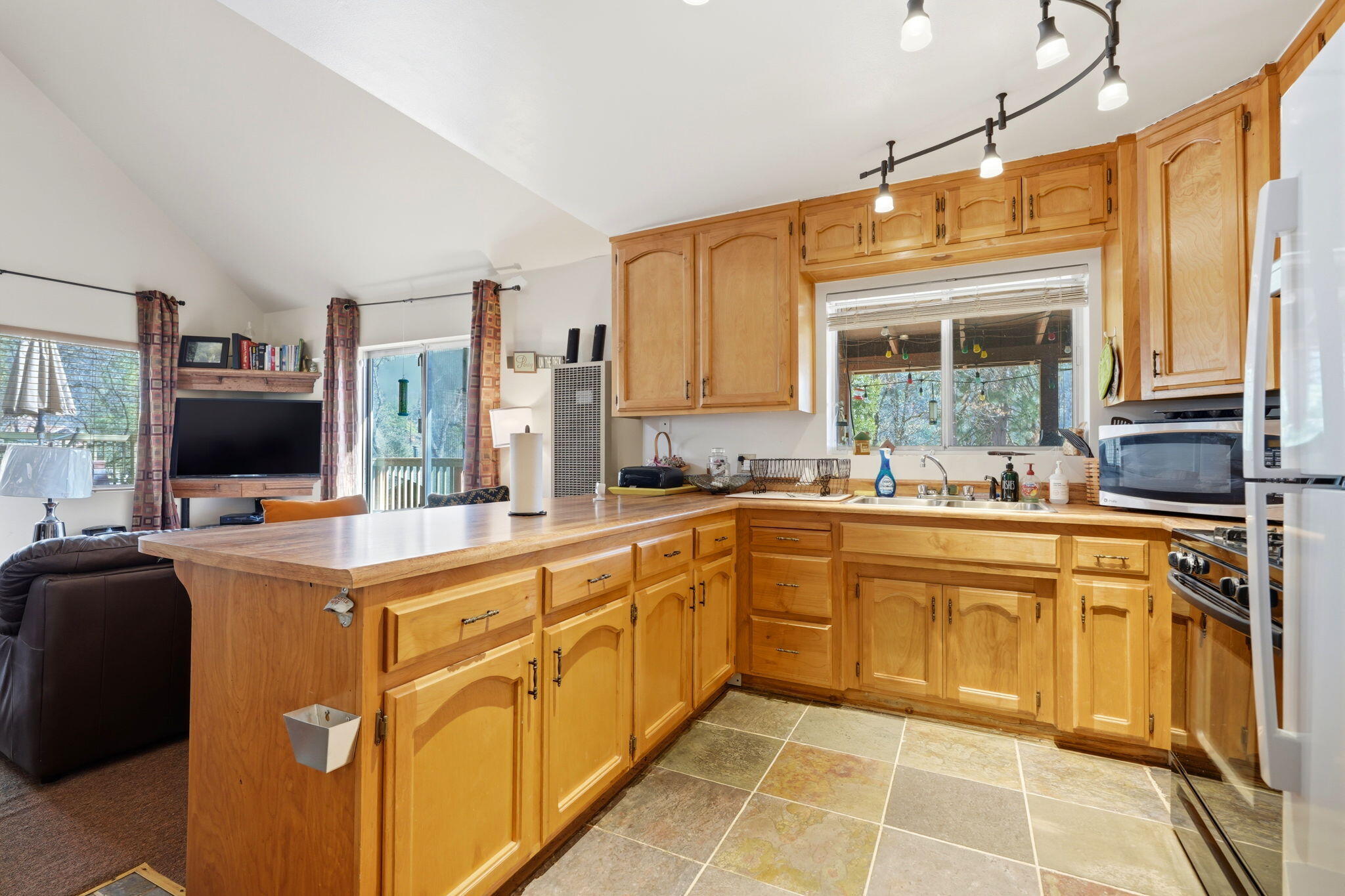 1900 Flynn Dr, Springville, CA 93265