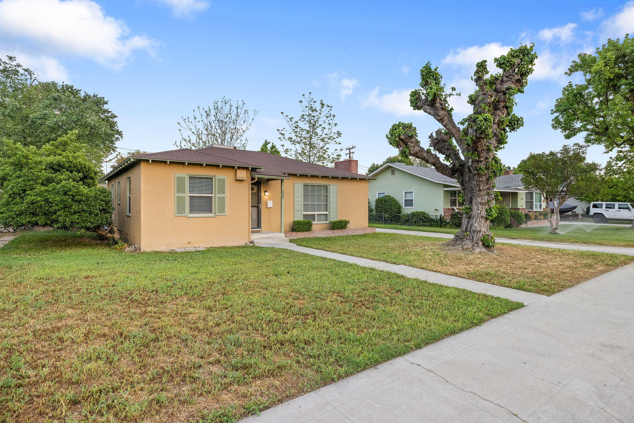 820 S Oak Park, Visalia, CA 93277