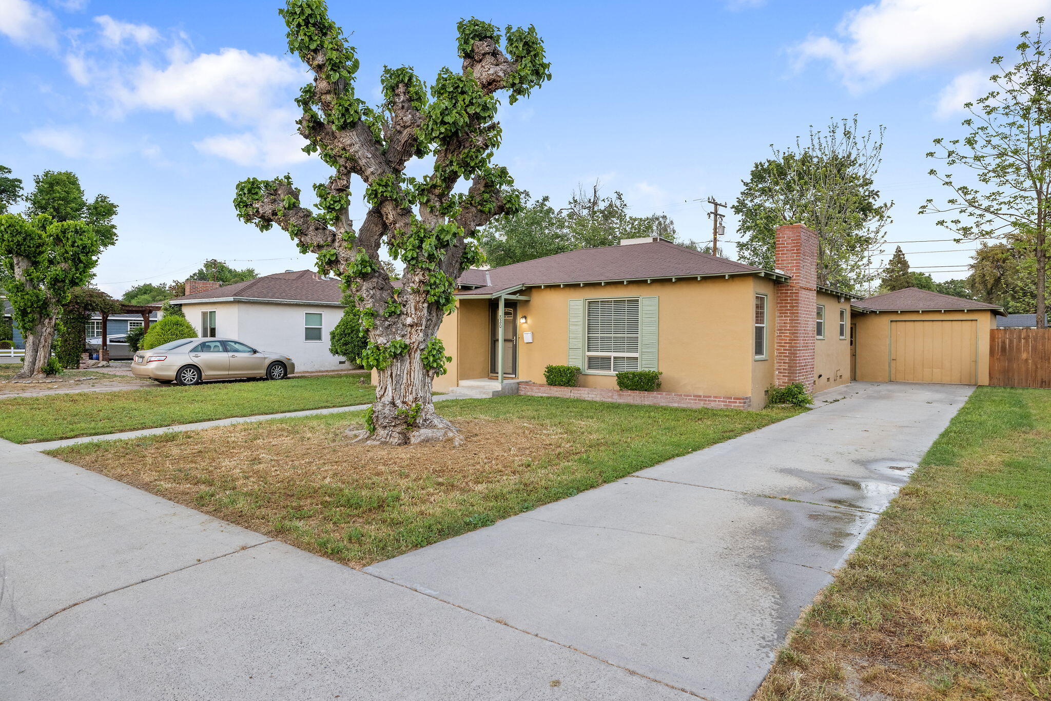 820 S Oak Park, Visalia, CA 93277