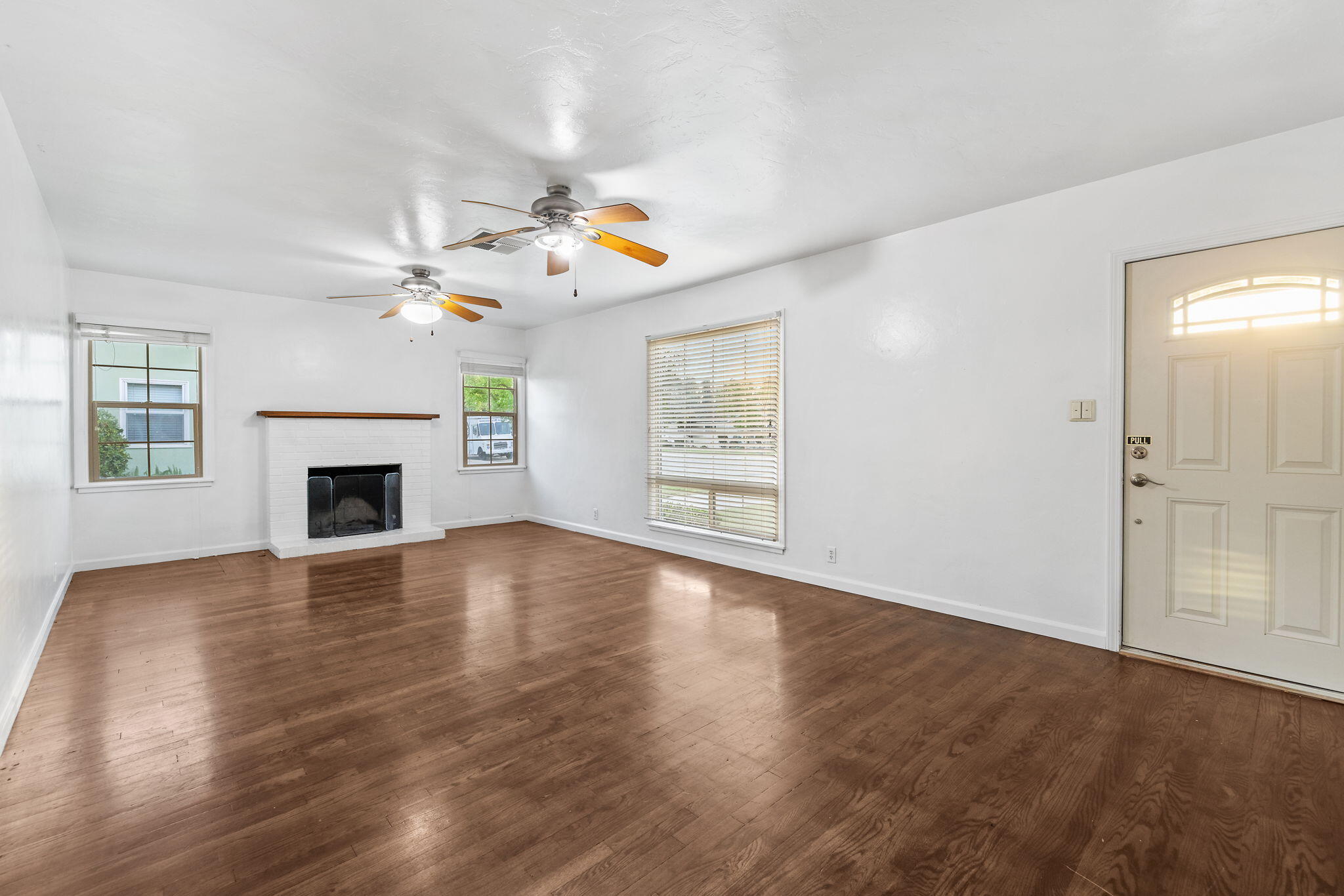 820 S Oak Park, Visalia, CA 93277