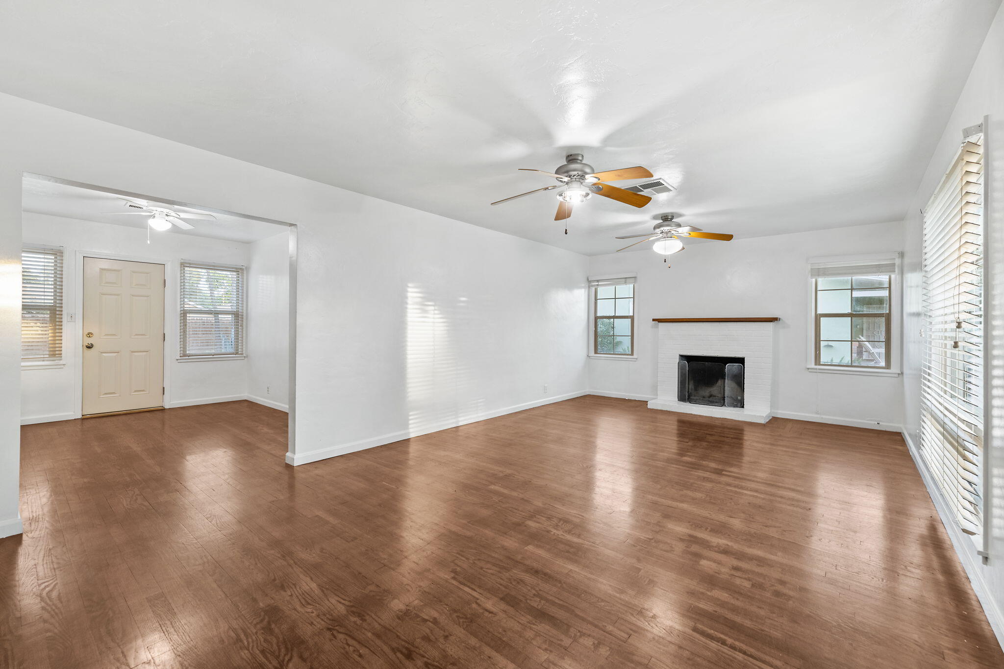 820 S Oak Park, Visalia, CA 93277