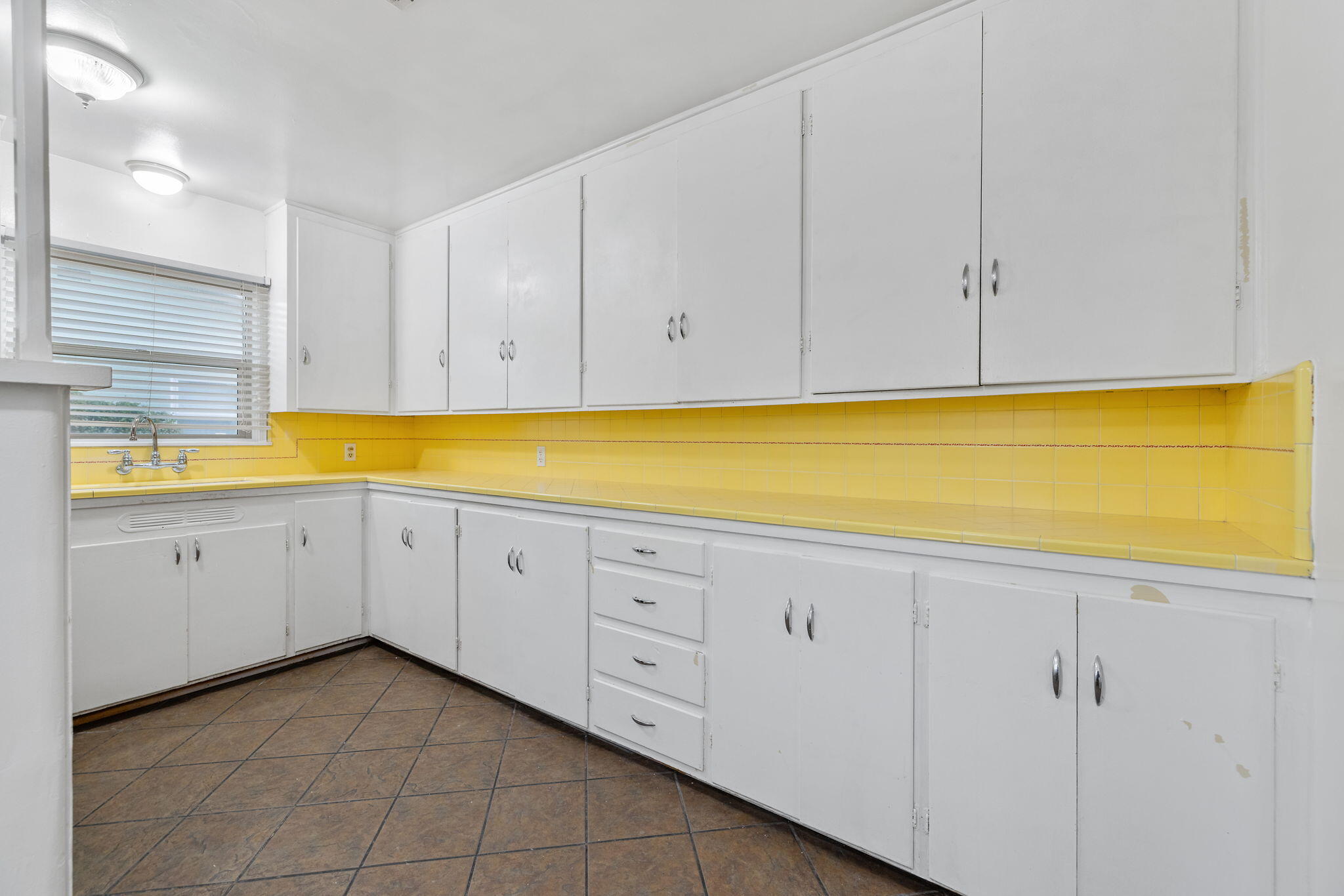 820 S Oak Park, Visalia, CA 93277