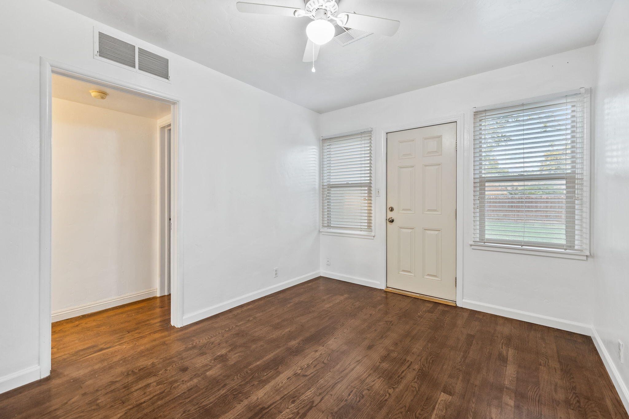 820 S Oak Park, Visalia, CA 93277