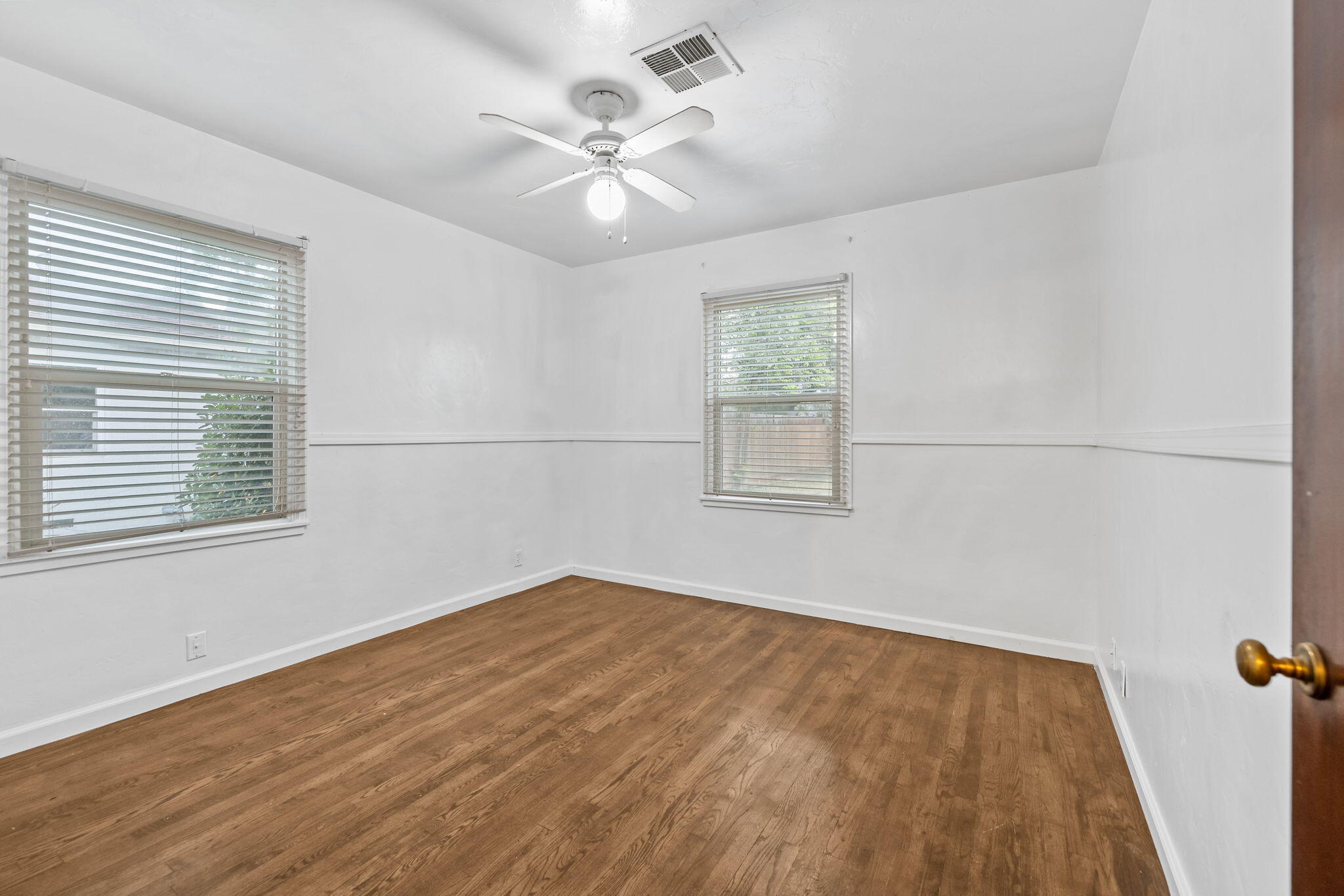 820 S Oak Park, Visalia, CA 93277