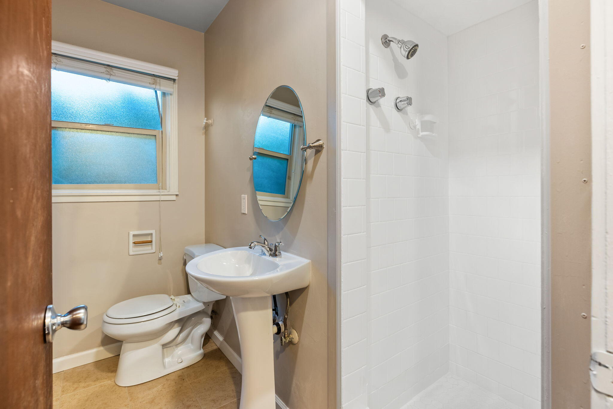 820 S Oak Park, Visalia, CA 93277