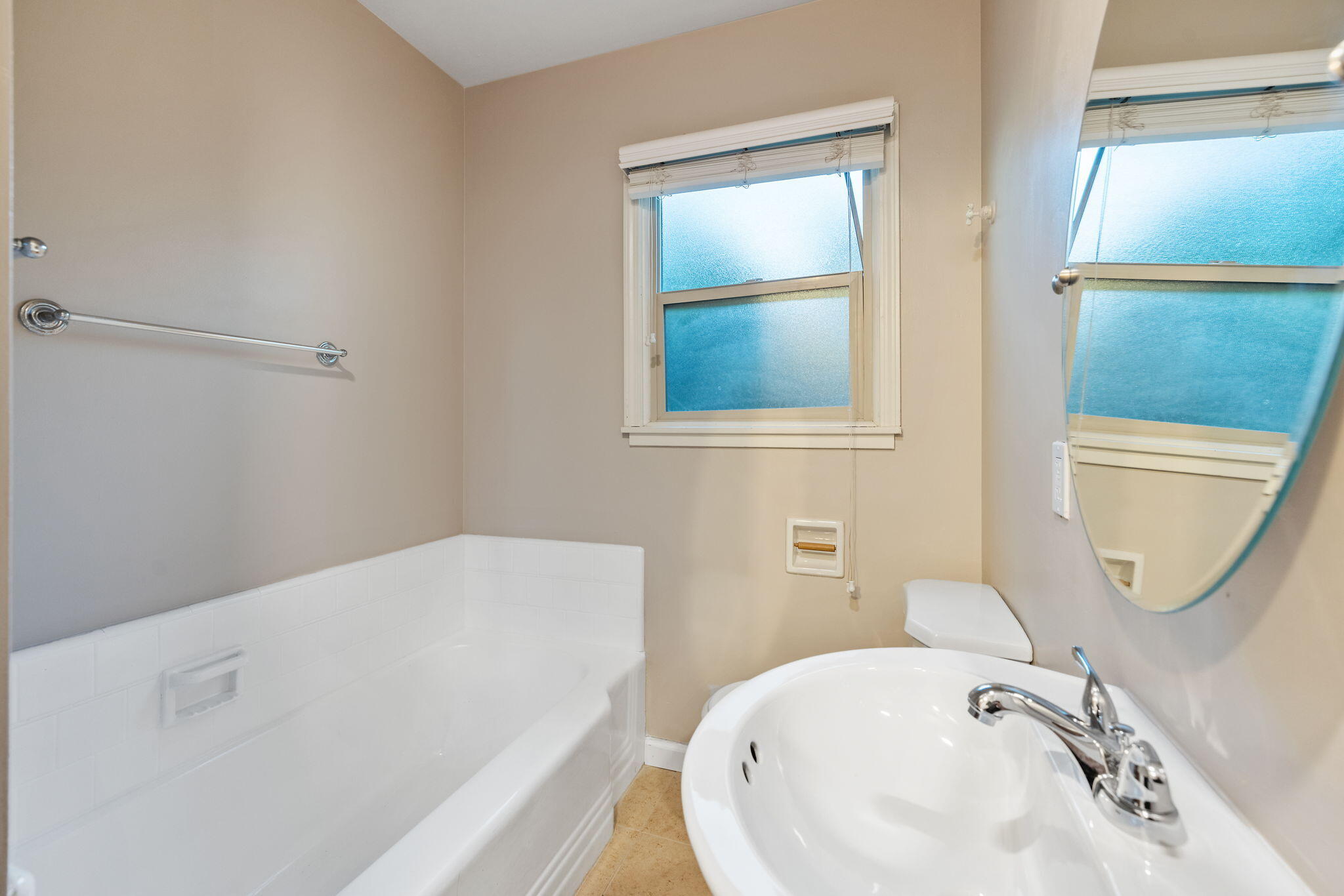 820 S Oak Park, Visalia, CA 93277