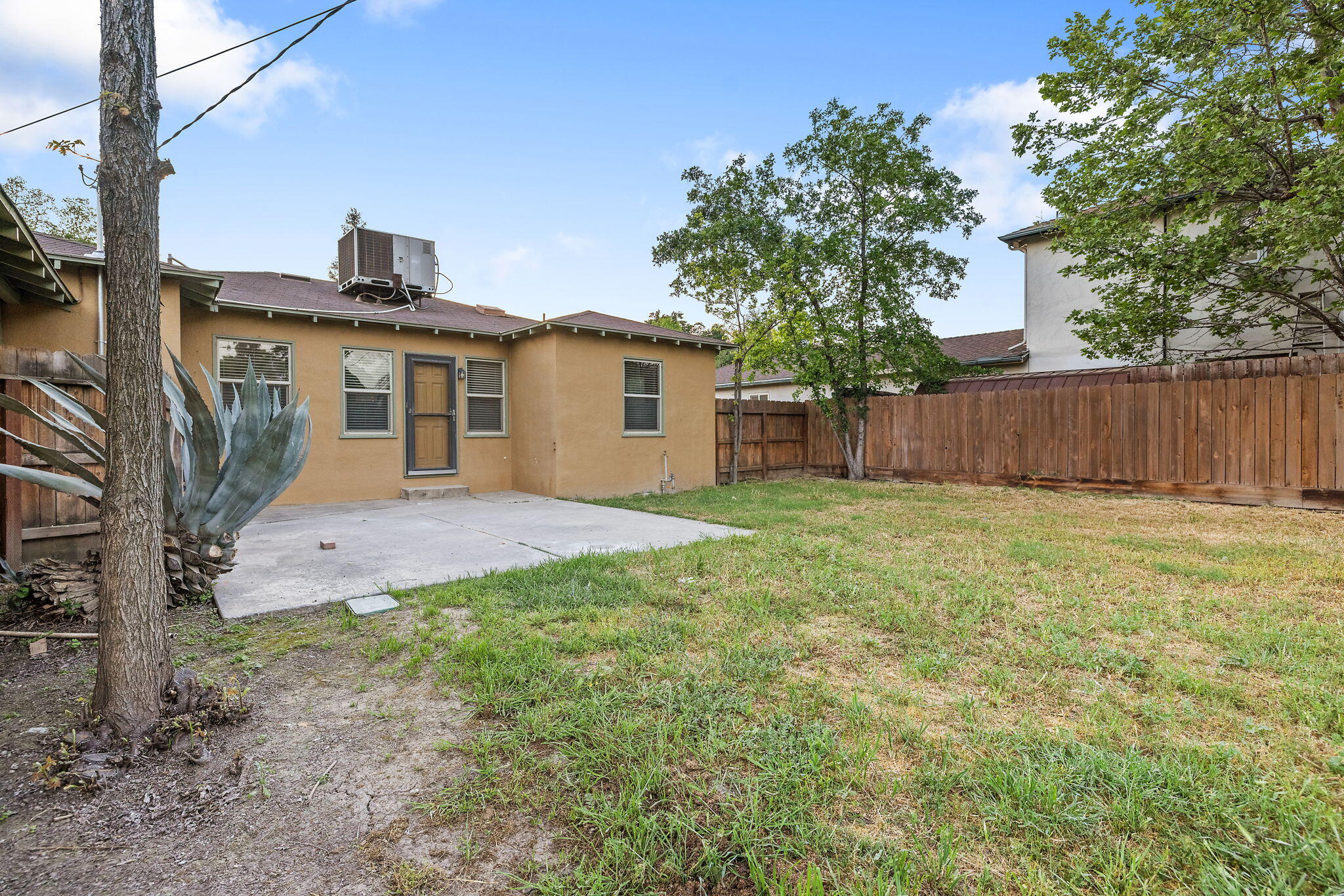 820 S Oak Park, Visalia, CA 93277