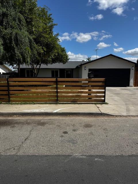 1704 N Giddings St, Visalia, CA 93291