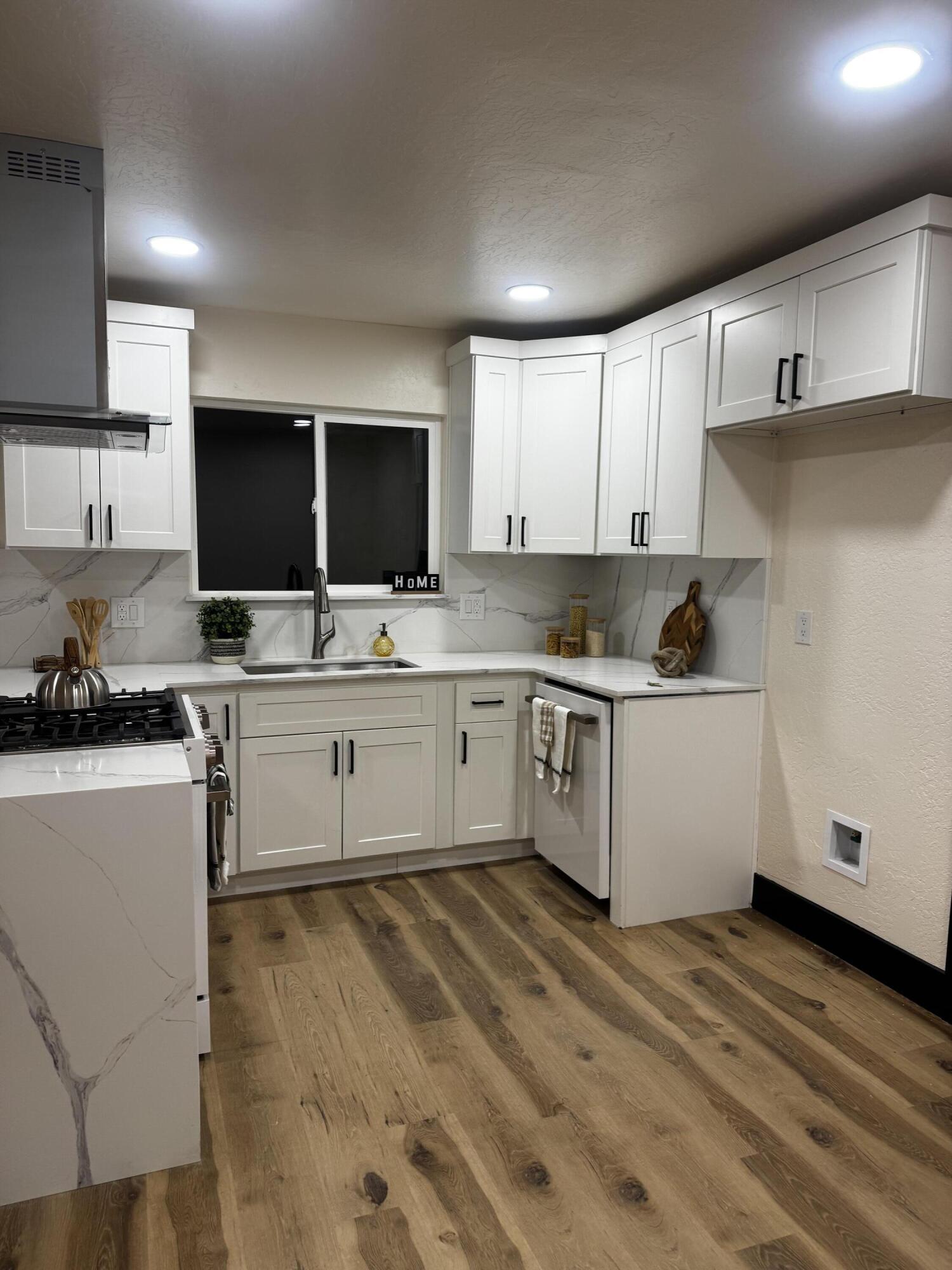 1704 N Giddings St, Visalia, CA 93291