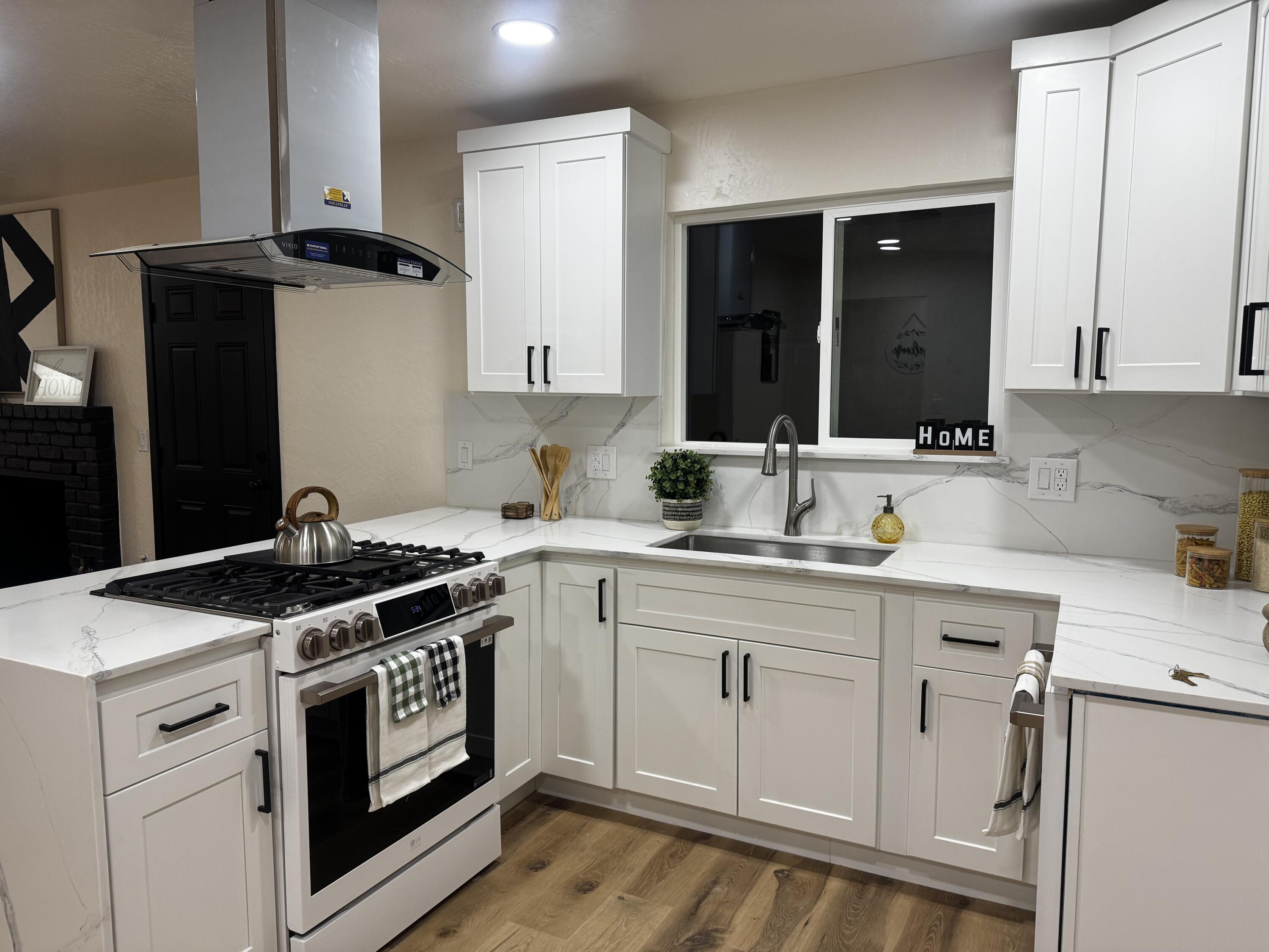 1704 N Giddings St, Visalia, CA 93291