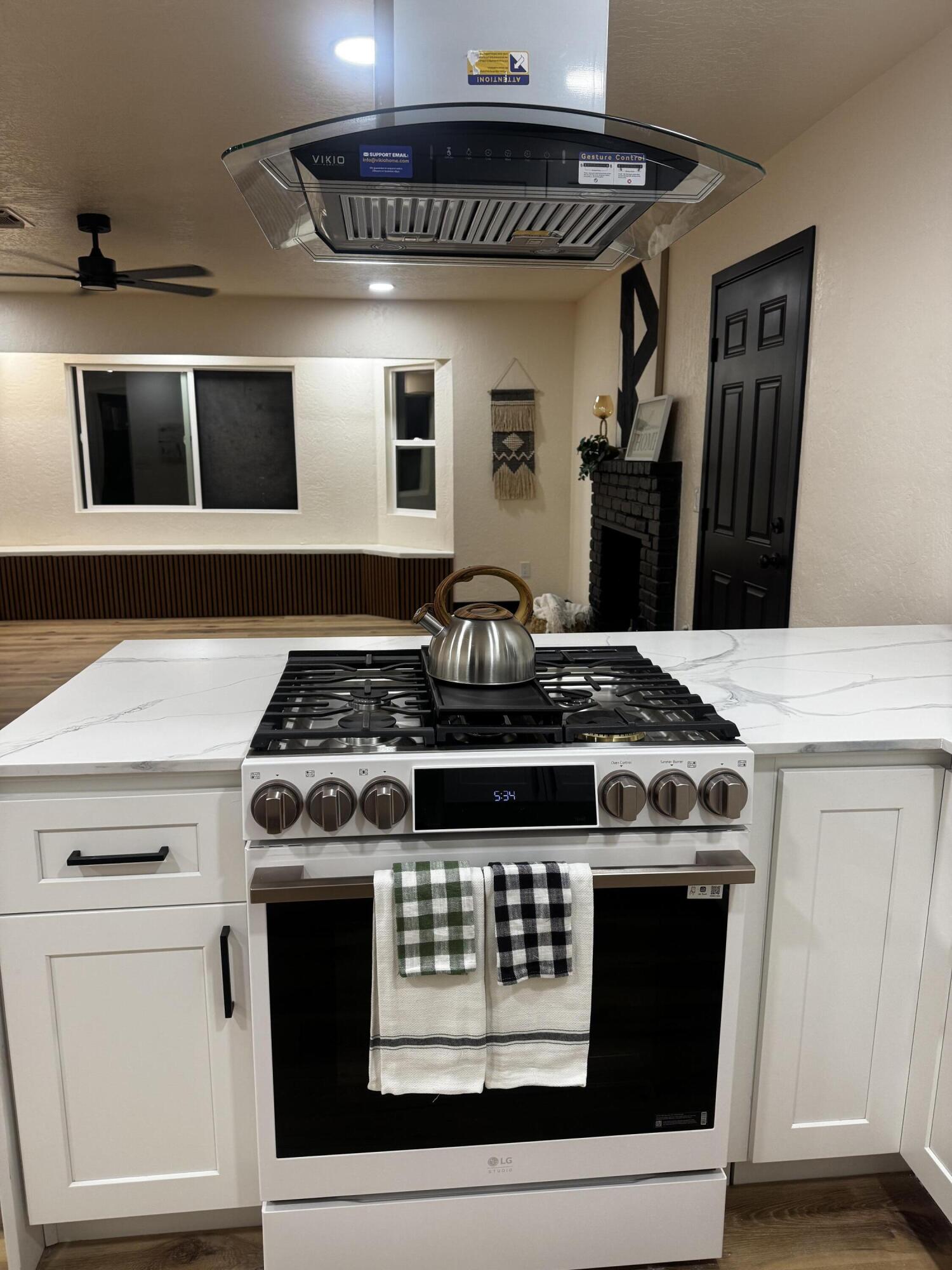 1704 N Giddings St, Visalia, CA 93291