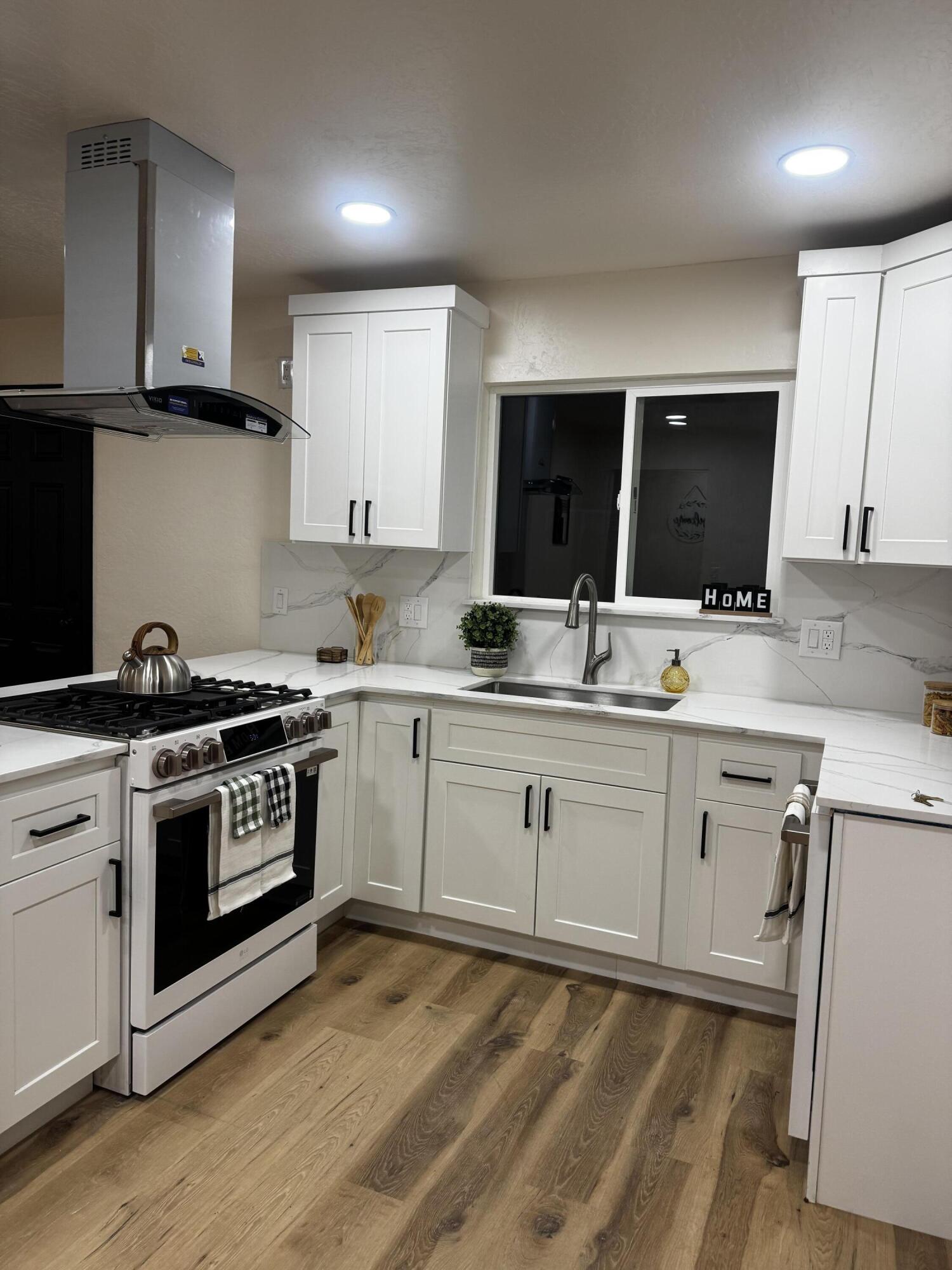 1704 N Giddings St, Visalia, CA 93291