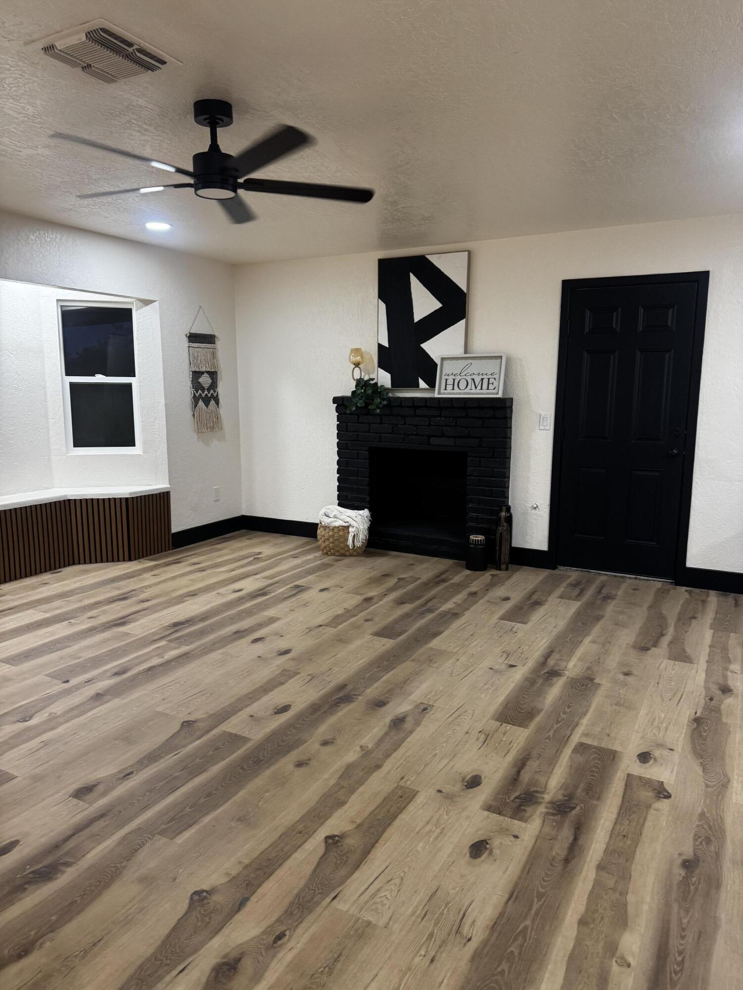 1704 N Giddings St, Visalia, CA 93291