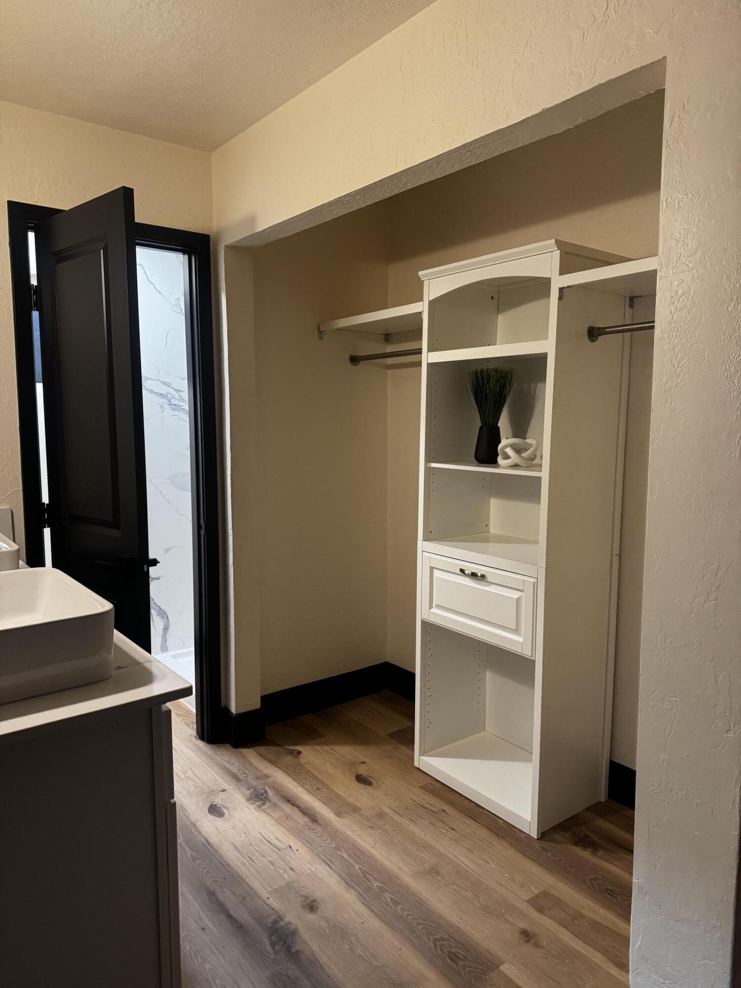 1704 N Giddings St, Visalia, CA 93291