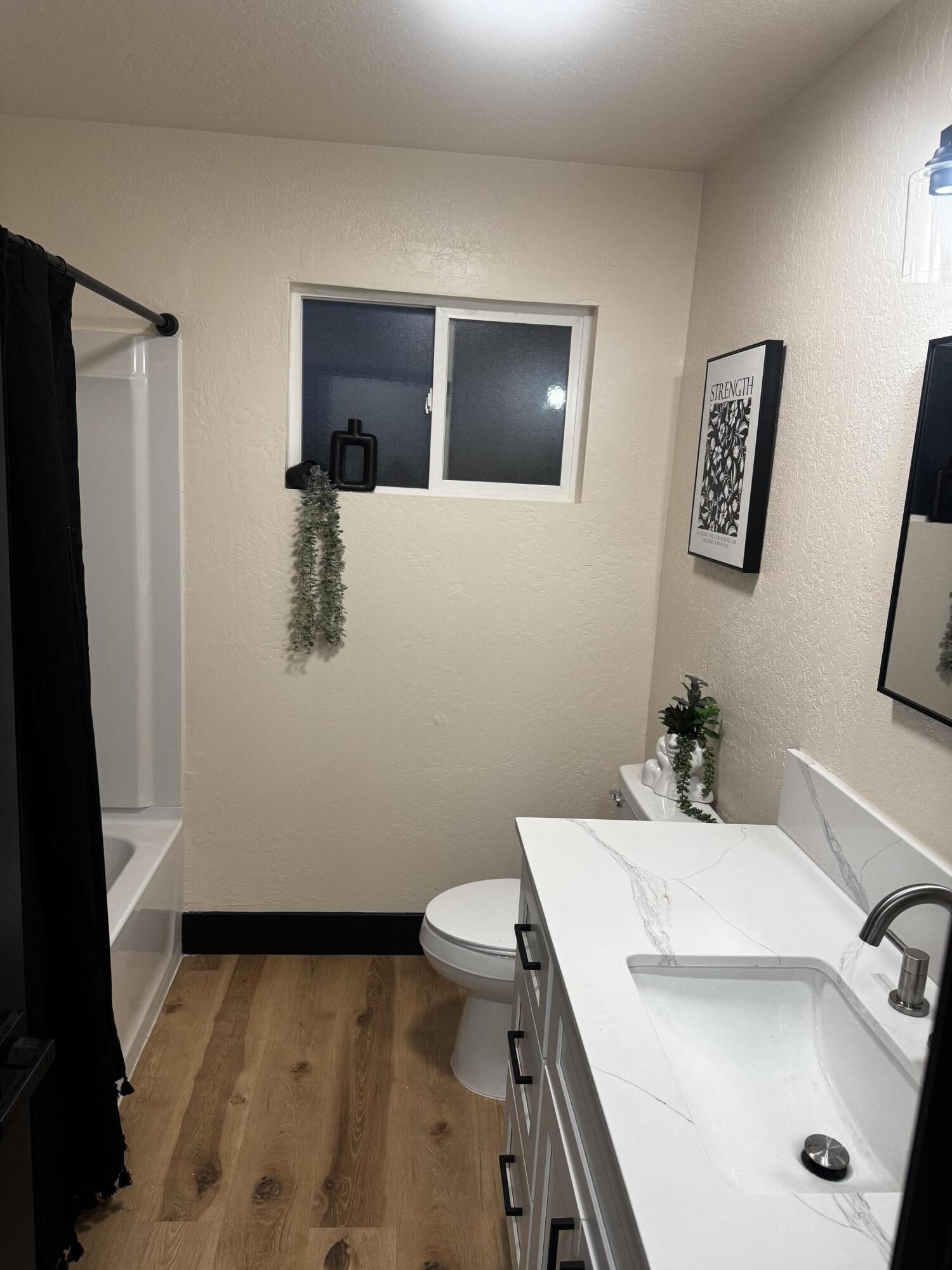 1704 N Giddings St, Visalia, CA 93291