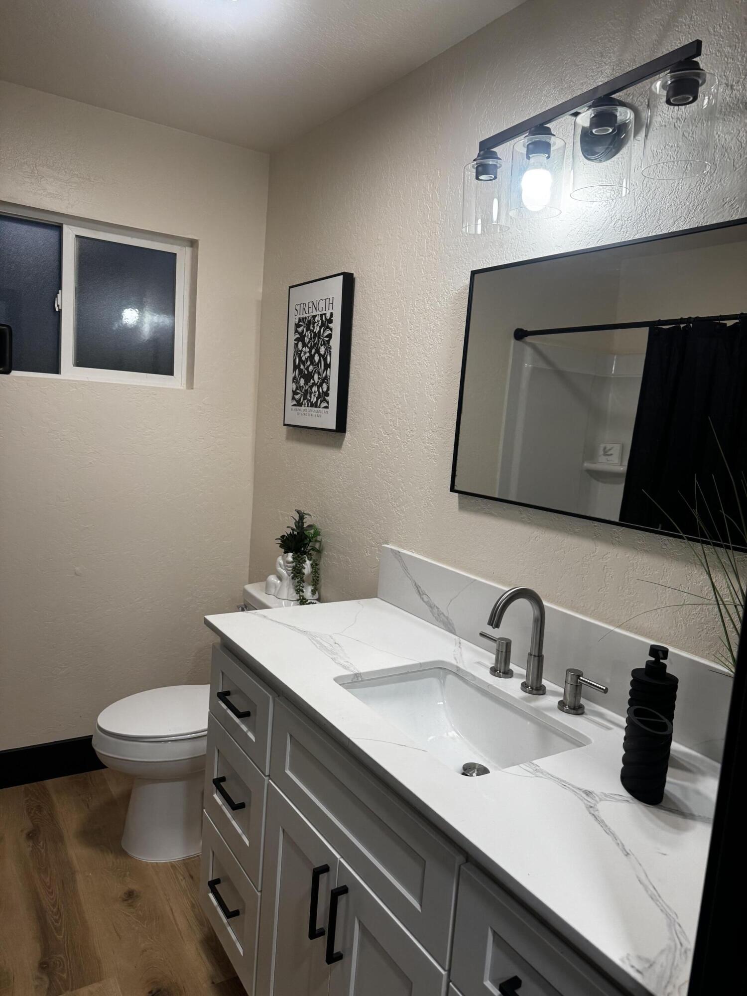 1704 N Giddings St, Visalia, CA 93291