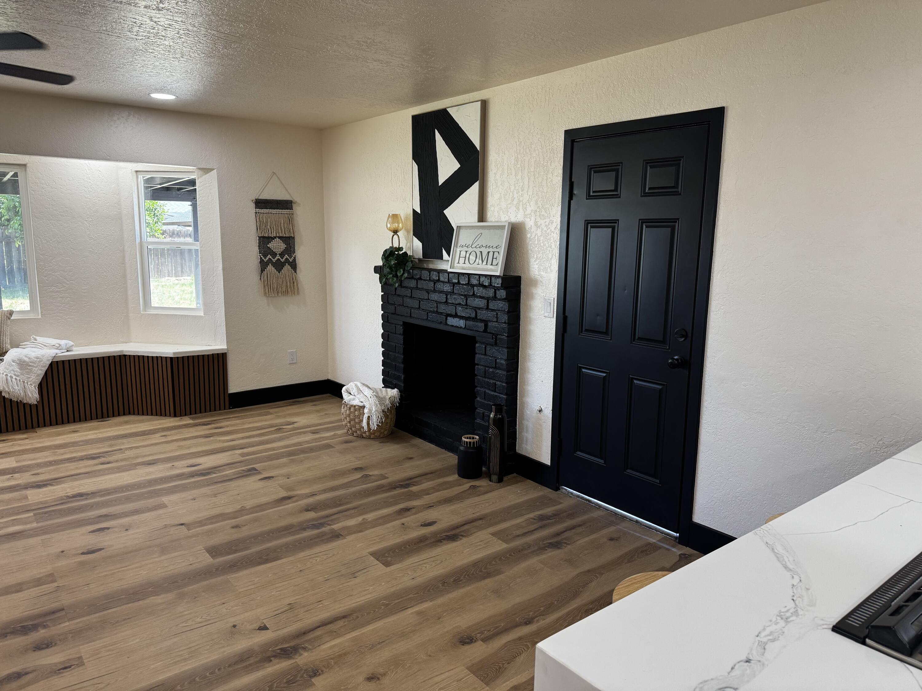 1704 N Giddings St, Visalia, CA 93291