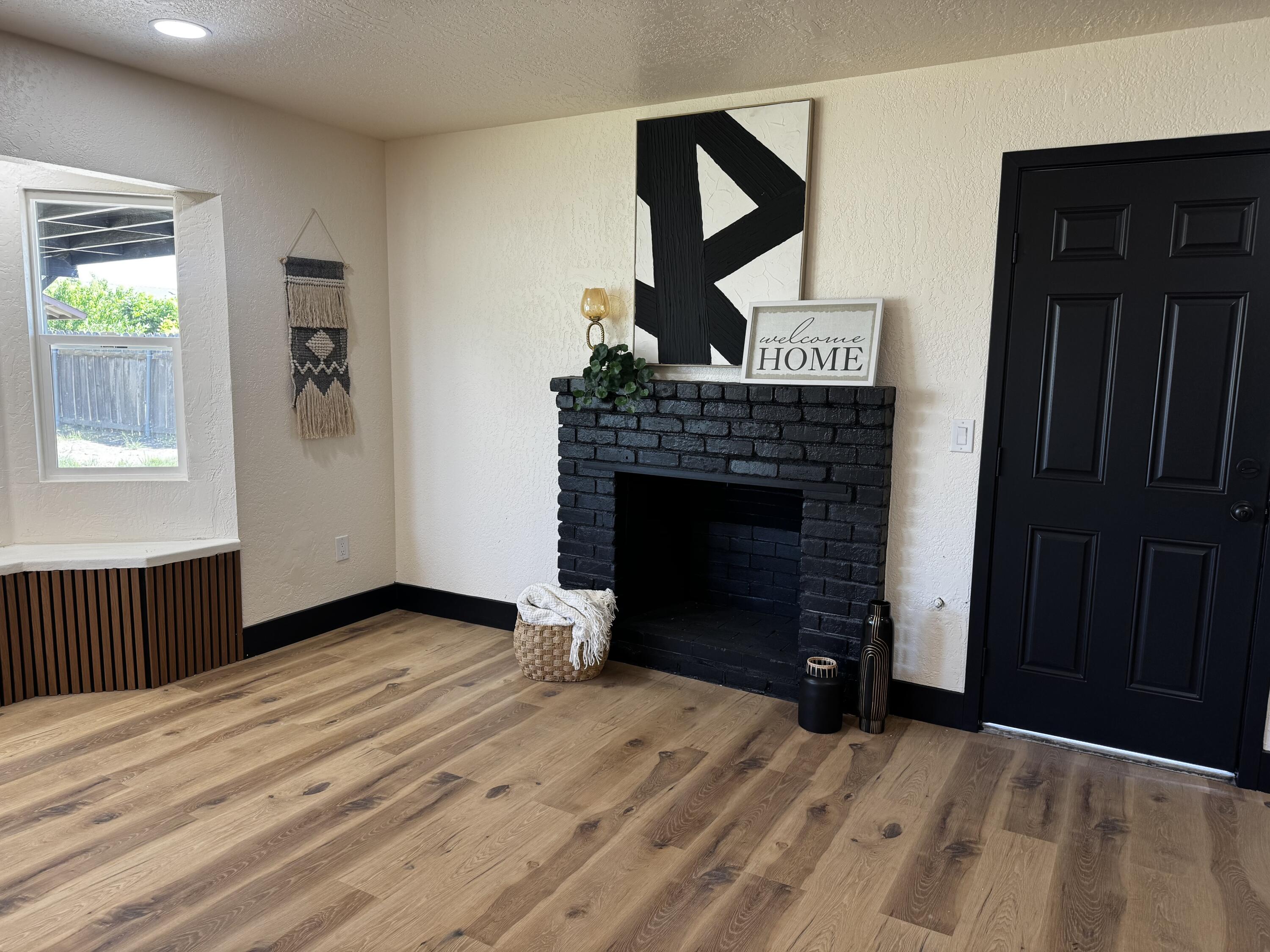 1704 N Giddings St, Visalia, CA 93291