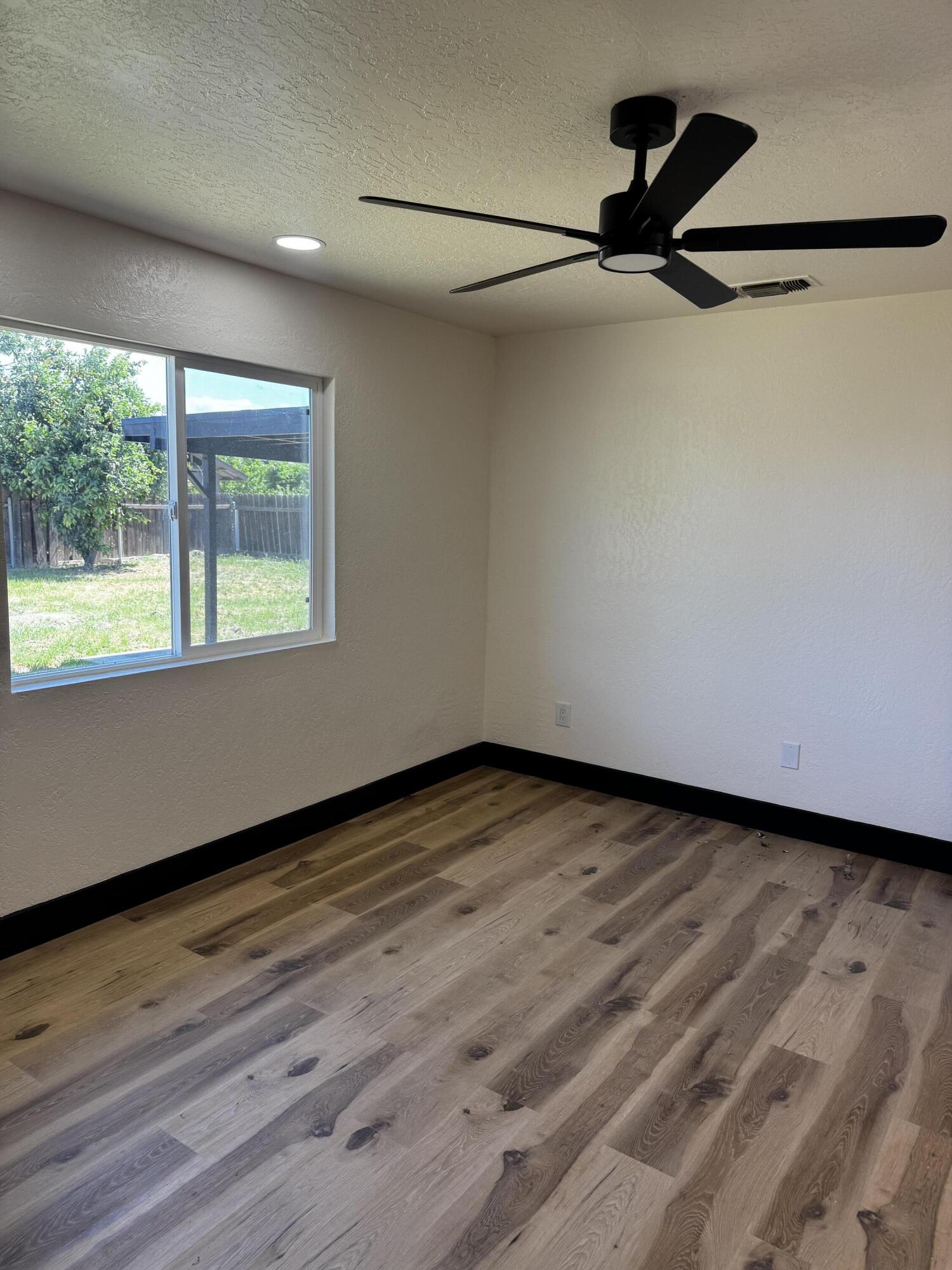 1704 N Giddings St, Visalia, CA 93291